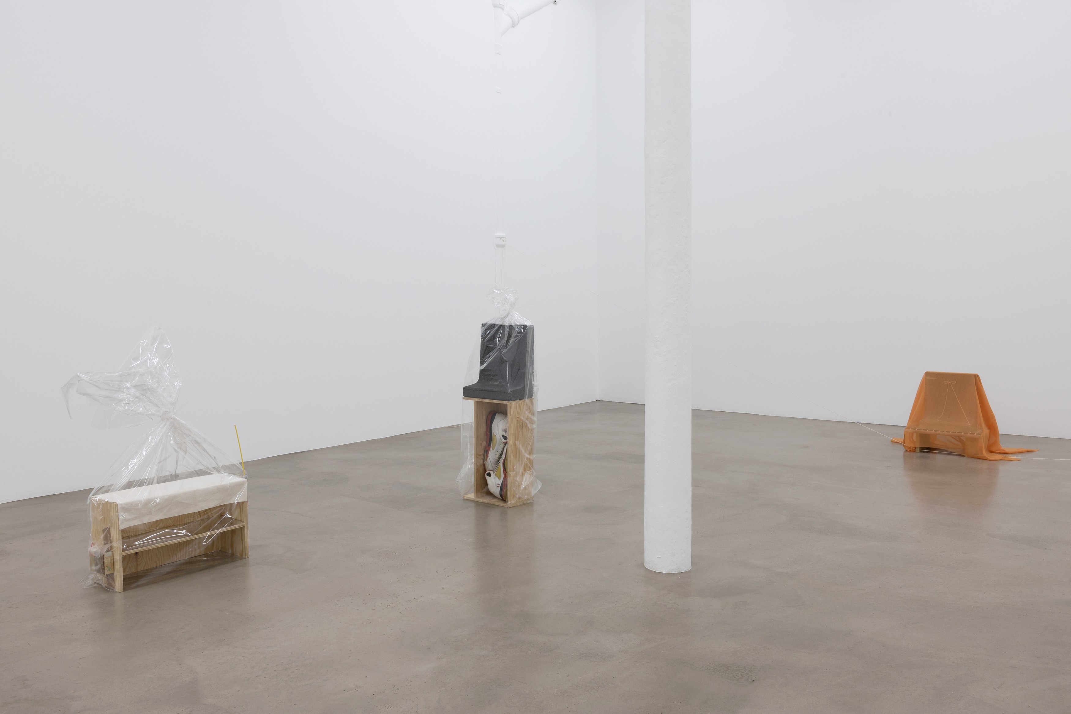 Phung-Tien Phan, is blue at Édouard Montassut, photo 13
