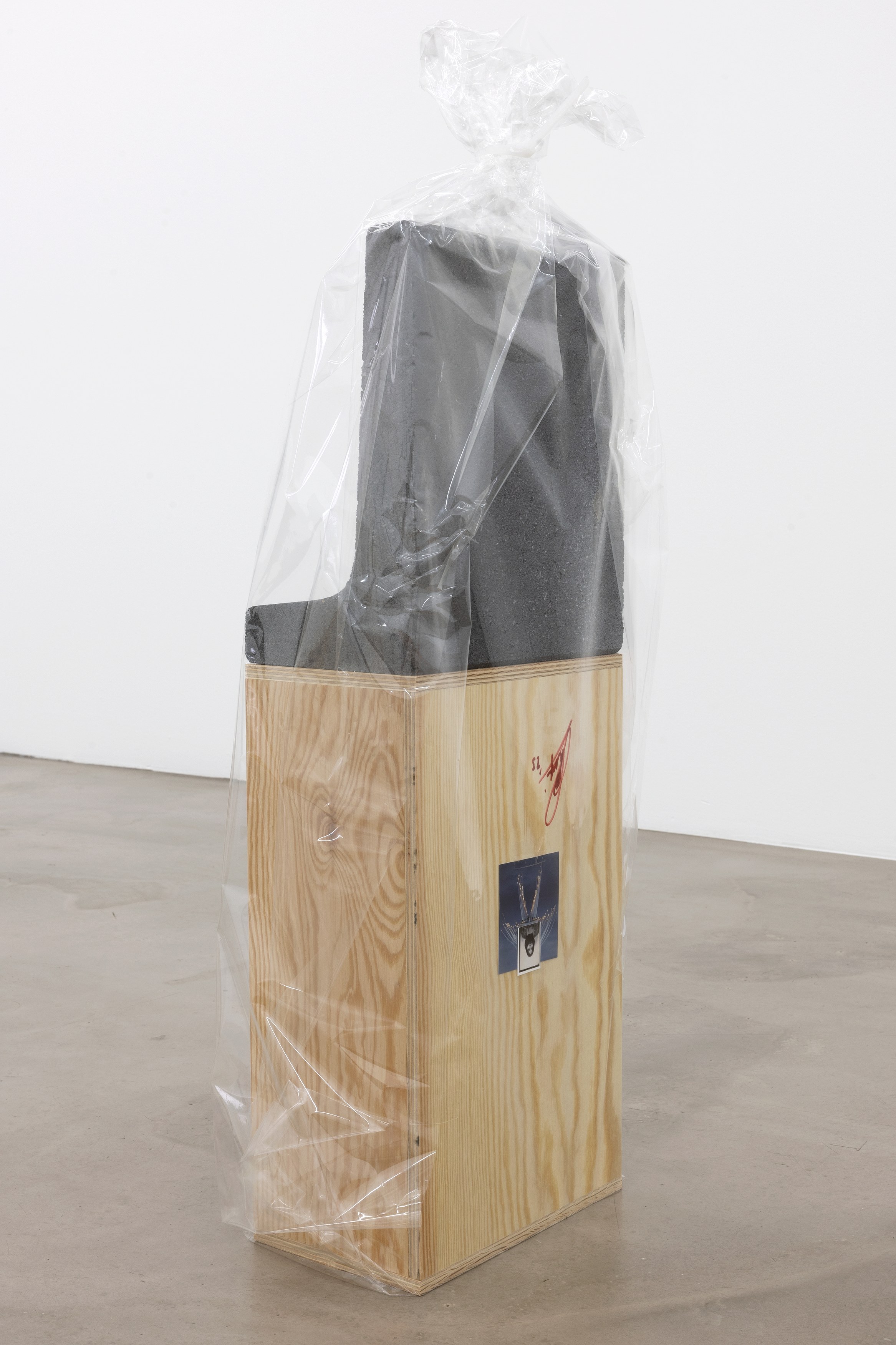 Phung-Tien Phan, is blue at Édouard Montassut, photo 15