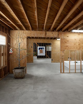Image 10 of 34