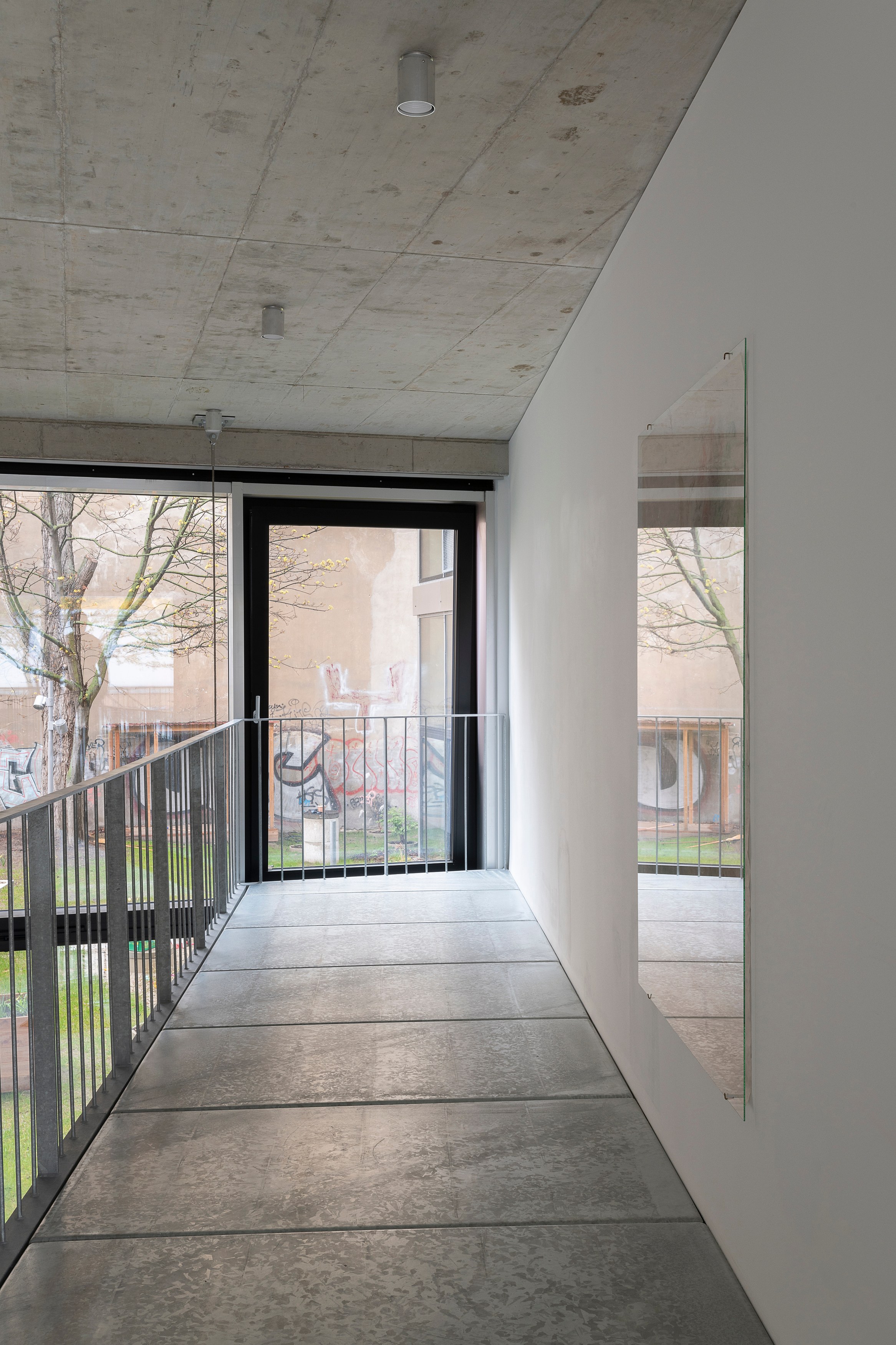 Dora Budor, OLD WORLD at Galerie Molitor, photo 18