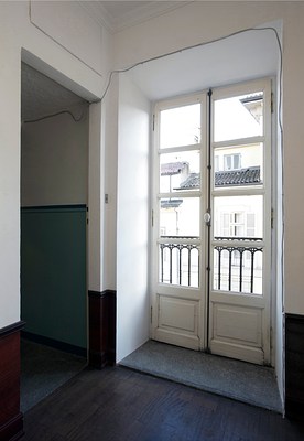 Image 1 of 32