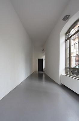 Image 11 of 32