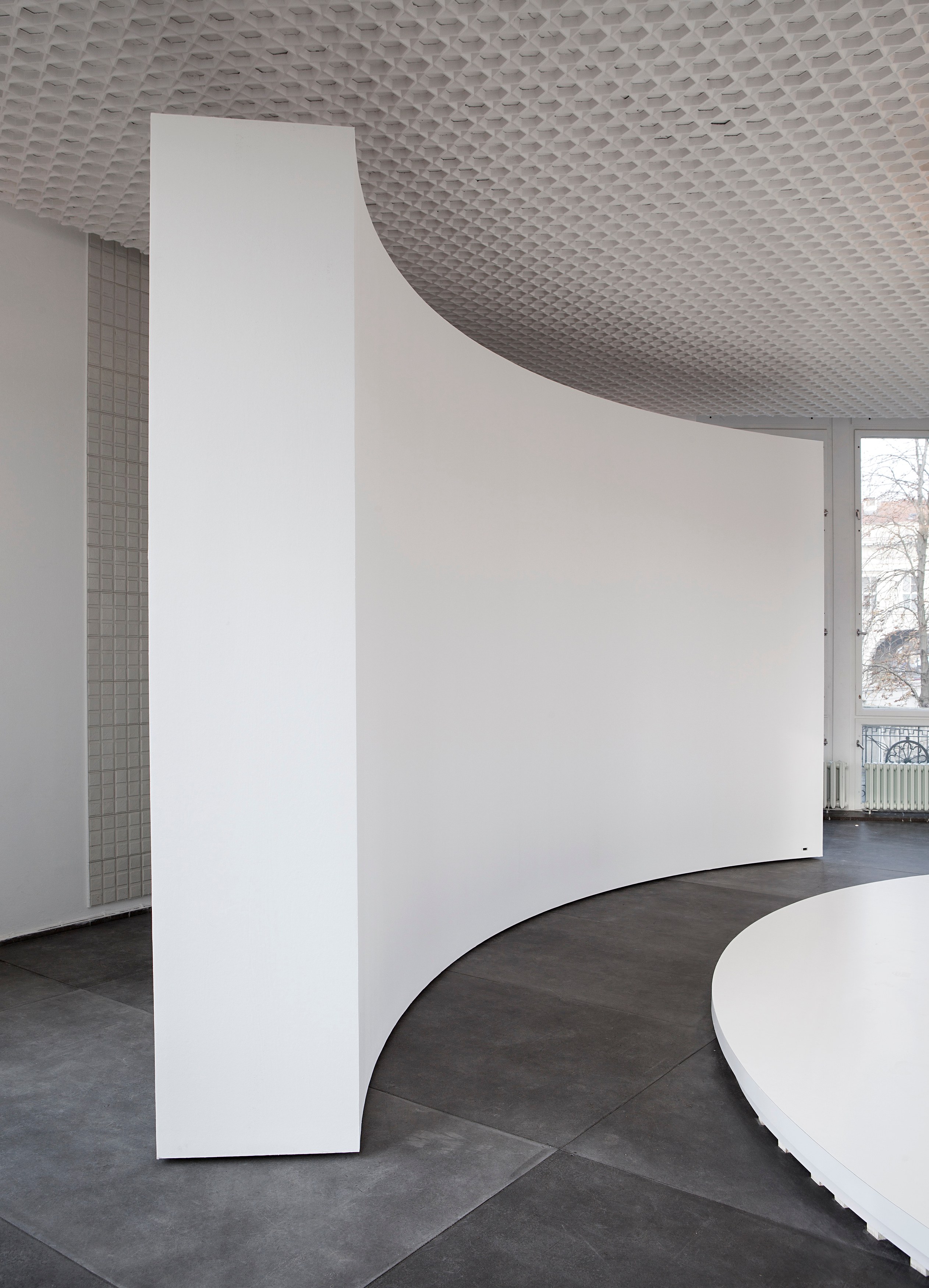 Philippe Parreno, How Can We Tell the Dancers from the Dance at Schinkel Pavillon, photo 3