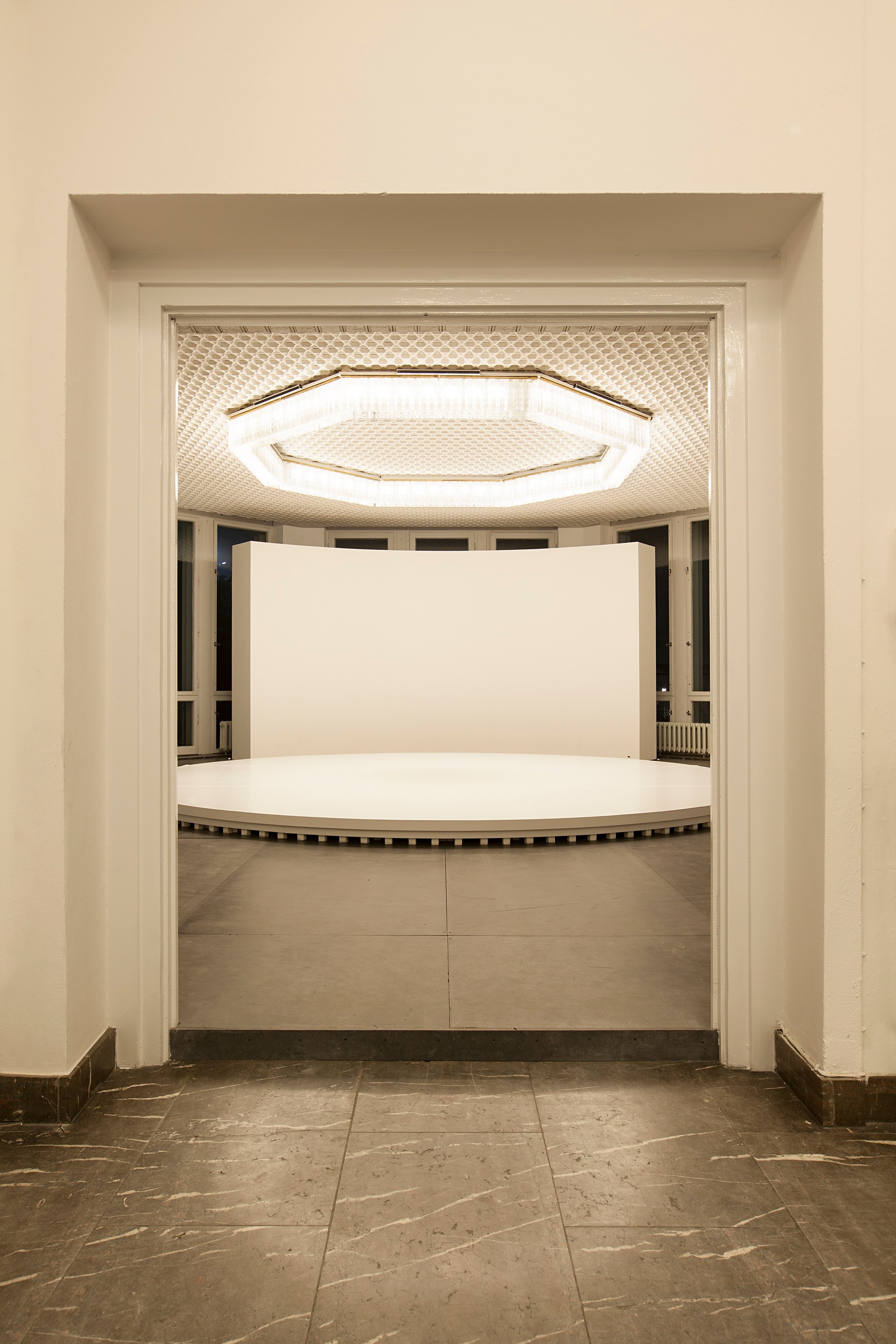 Philippe Parreno, How Can We Tell the Dancers from the Dance at Schinkel Pavillon, photo 4
