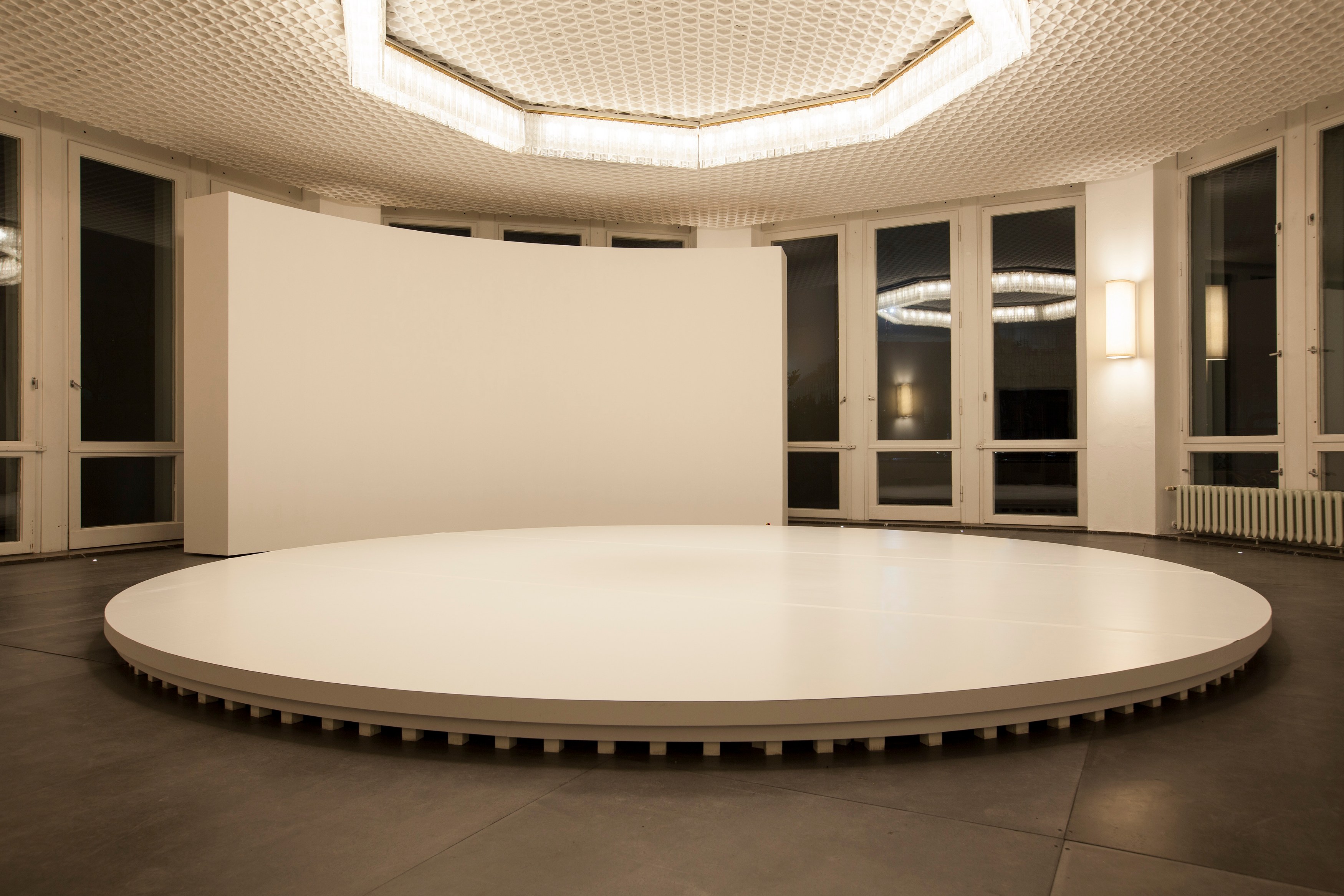 Philippe Parreno, How Can We Tell the Dancers from the Dance at Schinkel Pavillon, photo 5