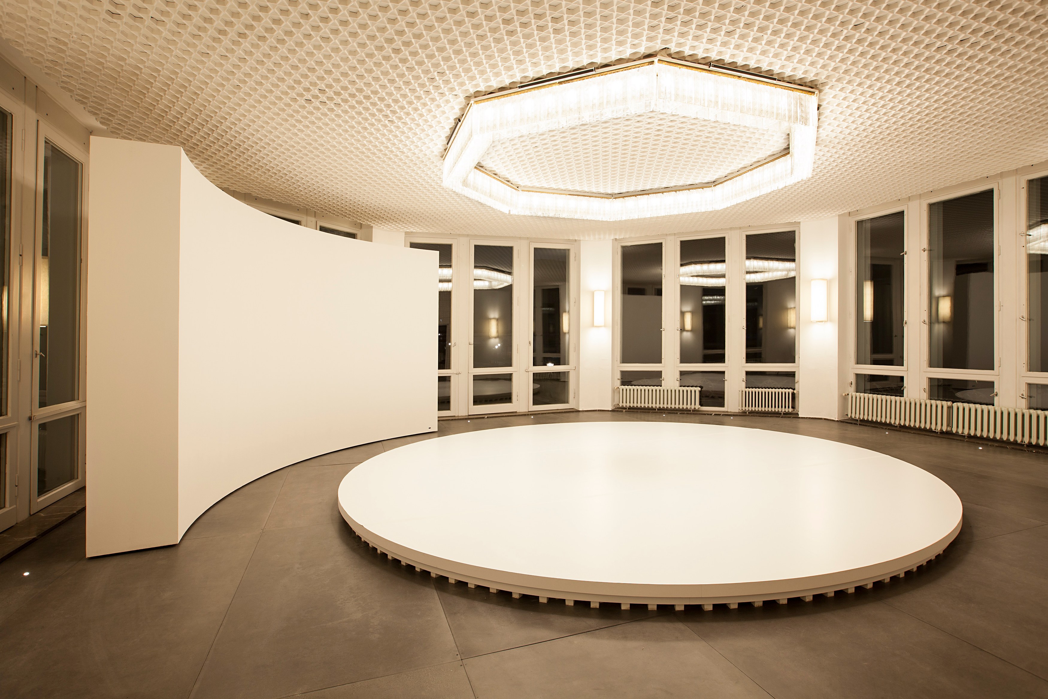 Philippe Parreno, How Can We Tell the Dancers from the Dance at Schinkel Pavillon, photo 6