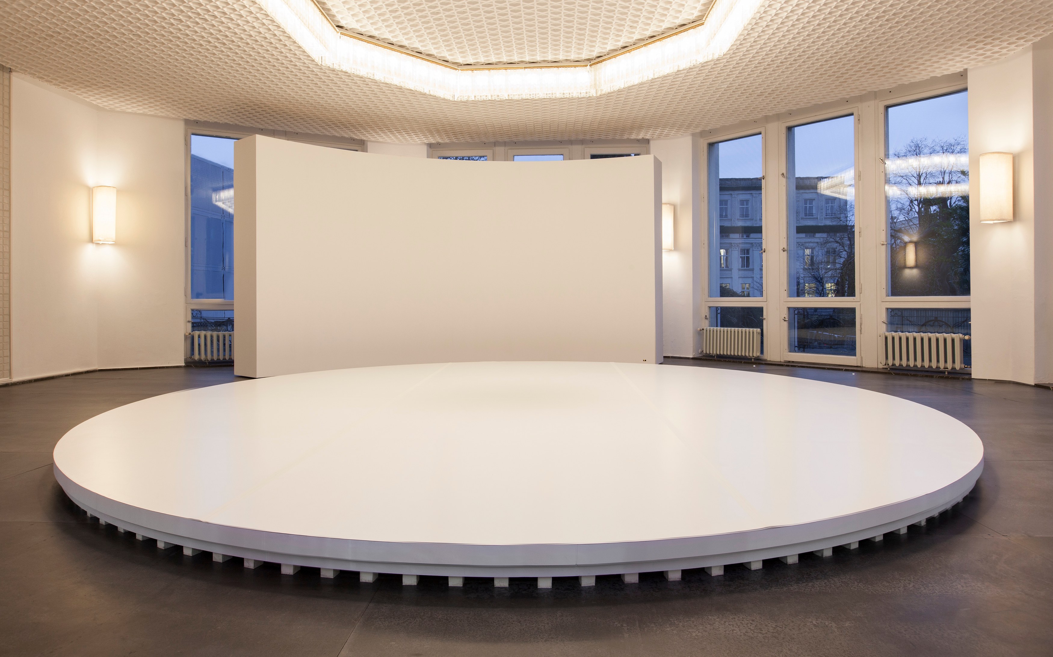 Philippe Parreno, How Can We Tell the Dancers from the Dance at Schinkel Pavillon, photo 7