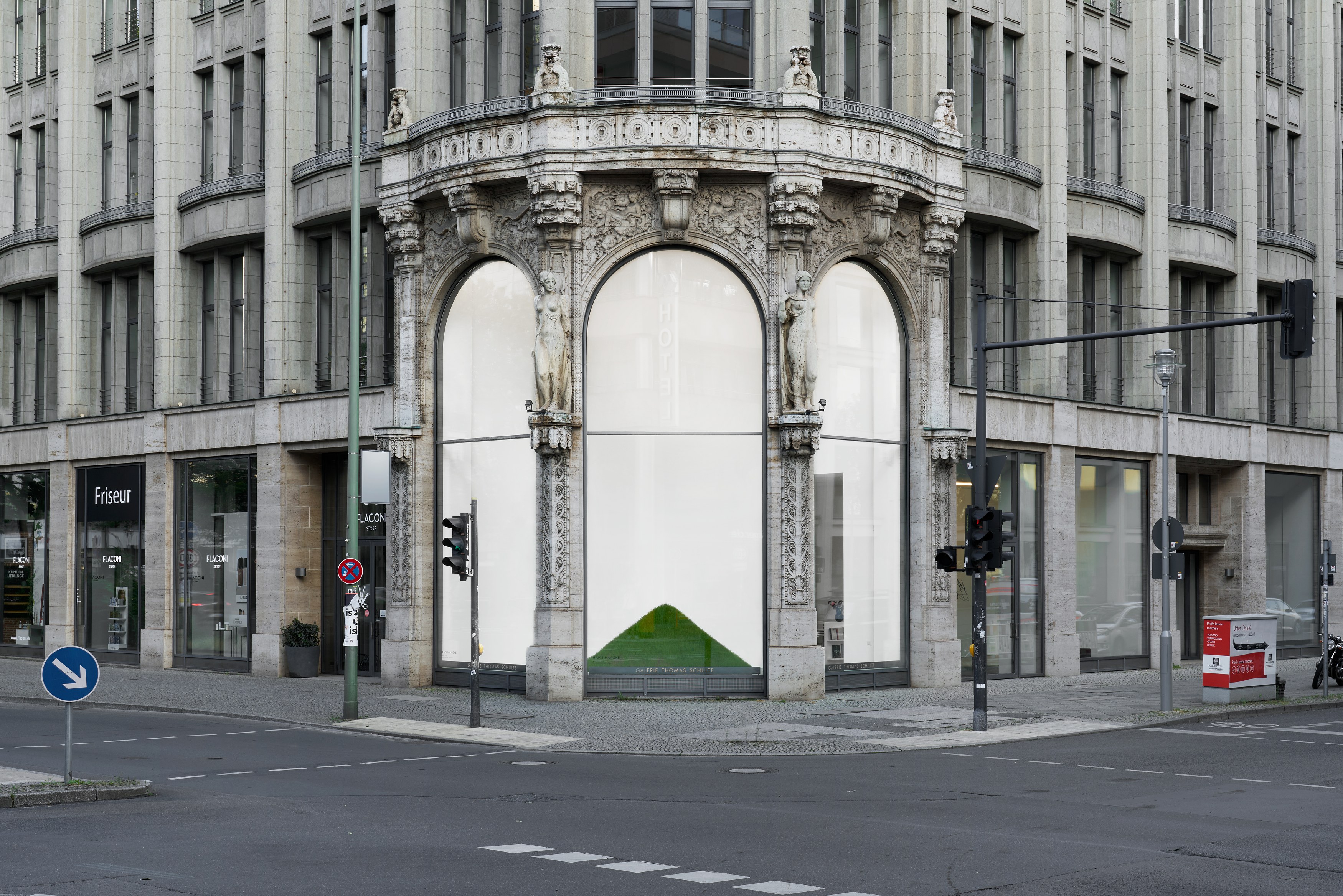Alfredo Jaar, The Temptation to Exist at Galerie Thomas Schulte, photo 3