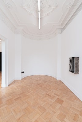 Image 11 of 51