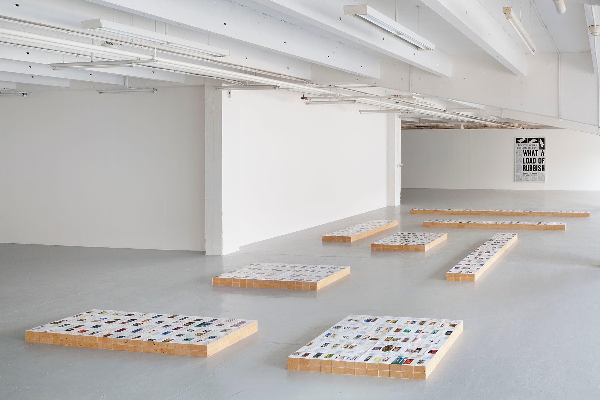 Claire Fontaine, Equivalences et Généralités at Galerie Chantal Crousel, photo 13