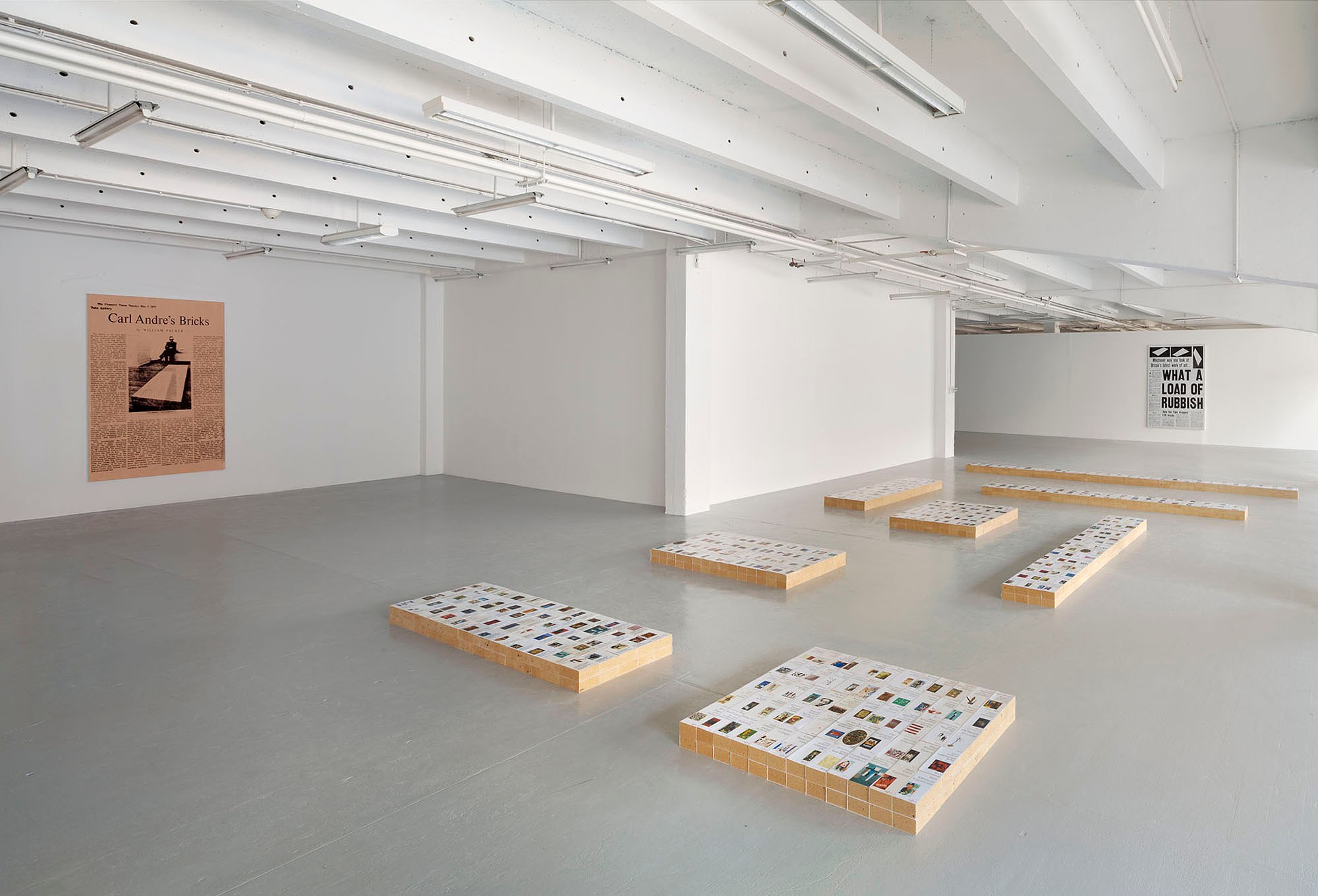 Claire Fontaine, Equivalences et Généralités at Galerie Chantal Crousel, photo 14