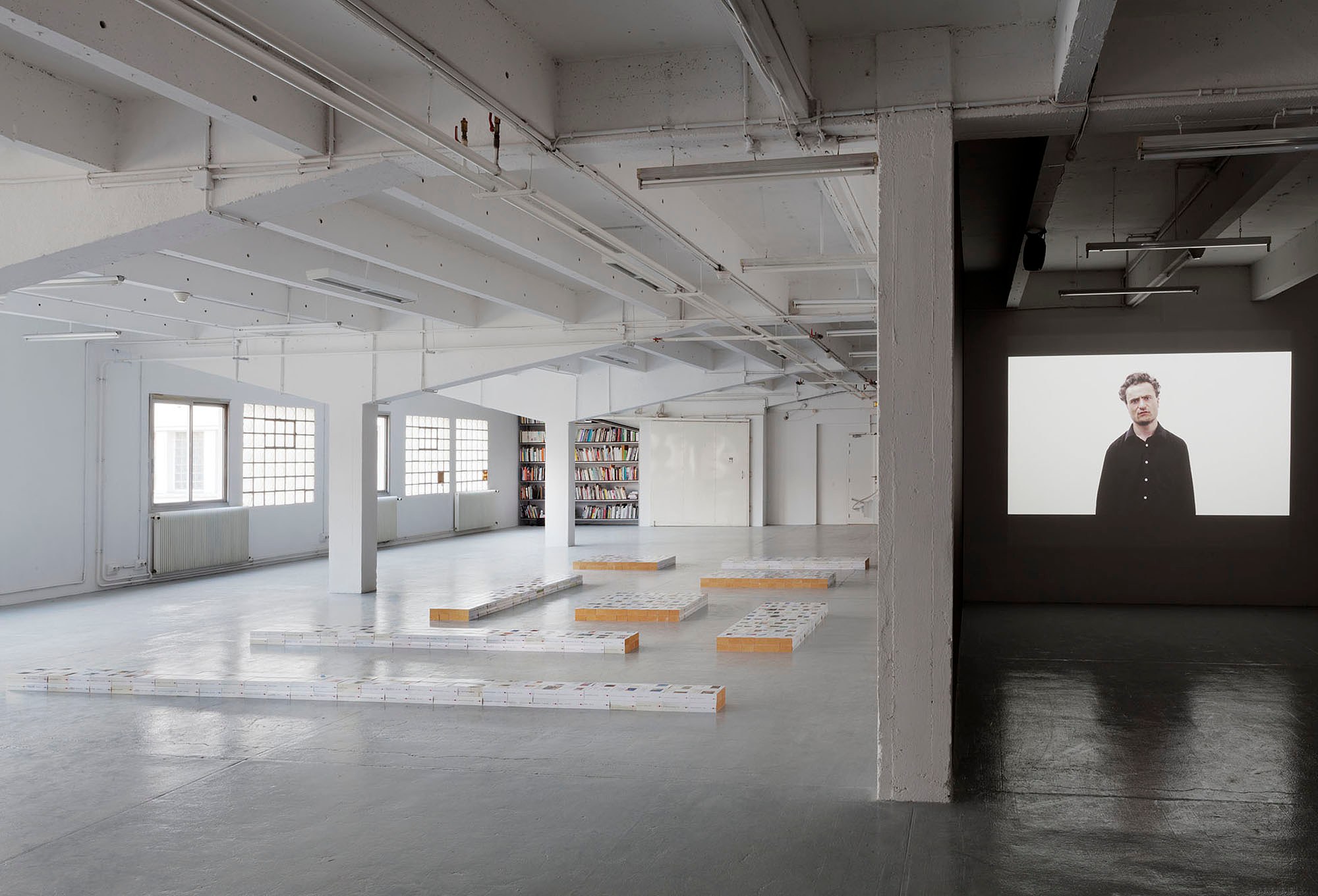 Claire Fontaine, Equivalences et Généralités at Galerie Chantal Crousel, photo 18
