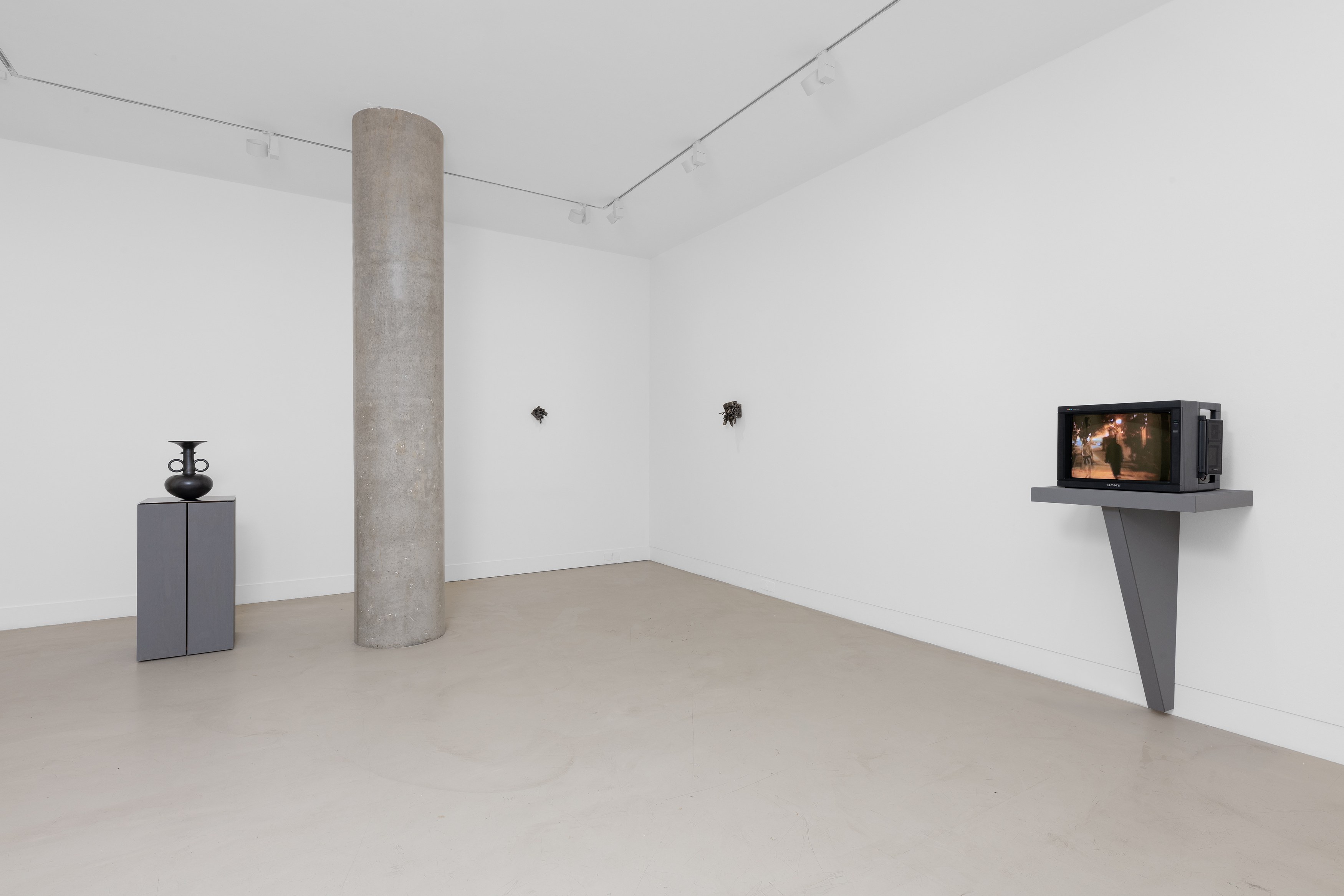 Melvin Edwards, David Hammons, Reginald Sylvester II, Sensibilities at Maximillian William, photo 2