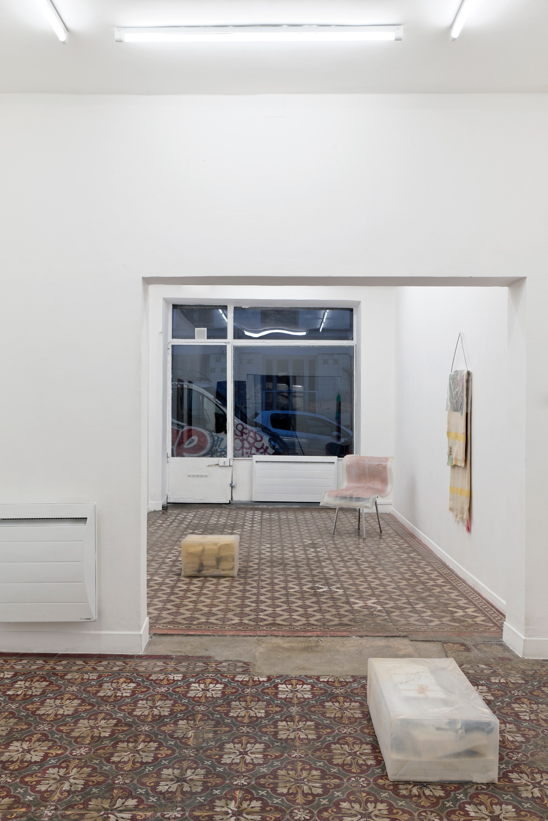 Rebecca Brewer, Liz Magor, Marie Voignier, L'intruse at Marcelle Alix, photo 5