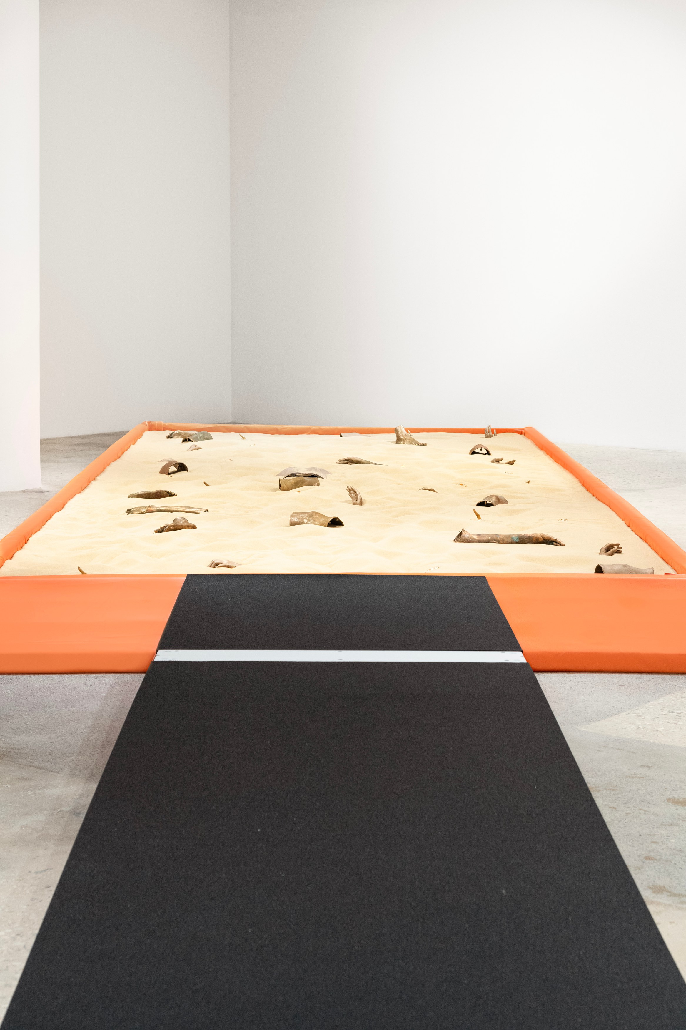 Diamond Stingily, Sand at Greene Naftali, photo 3