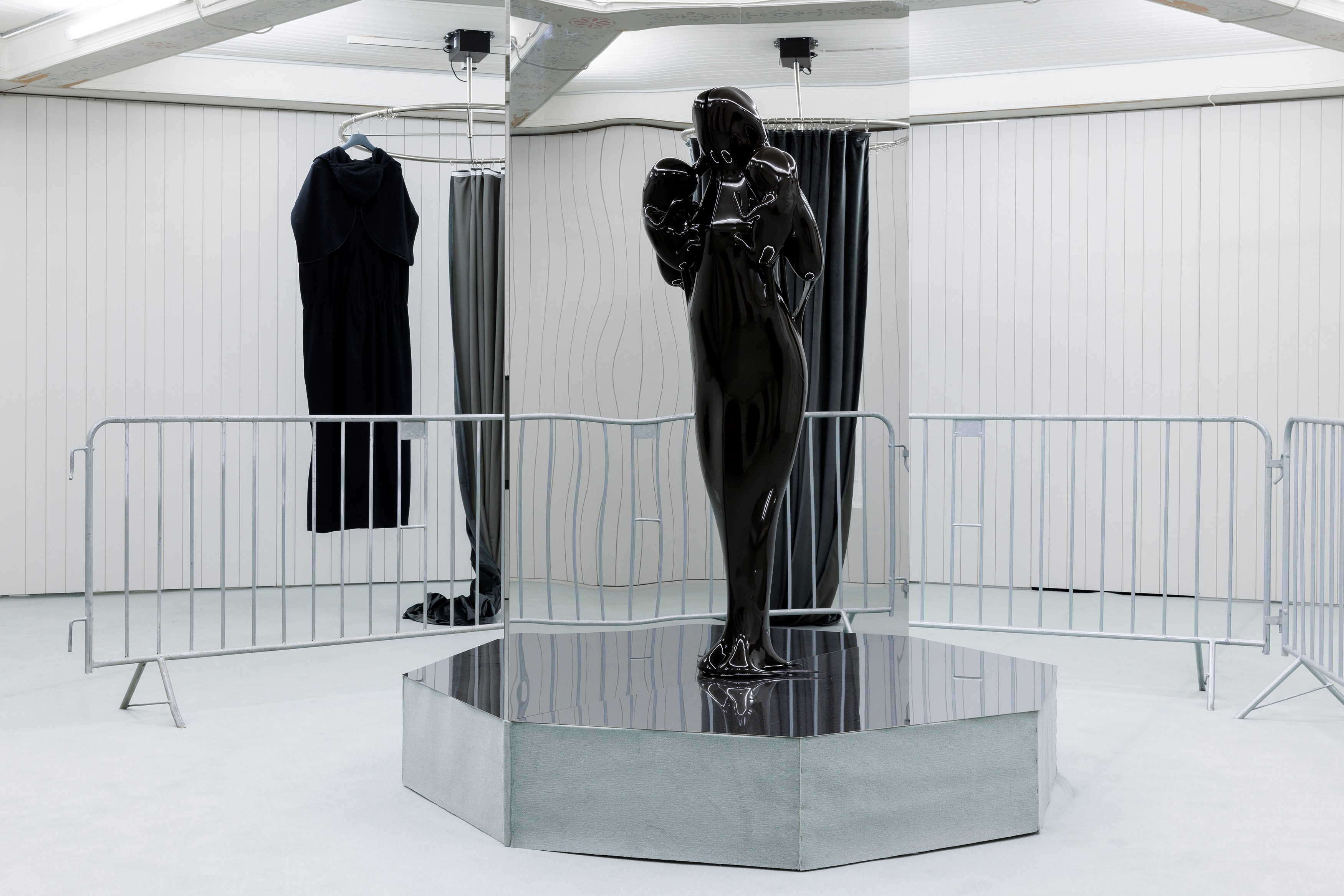 Shayne Oliver, Mall of Anonymous at Schinkel Pavillon, photo 9