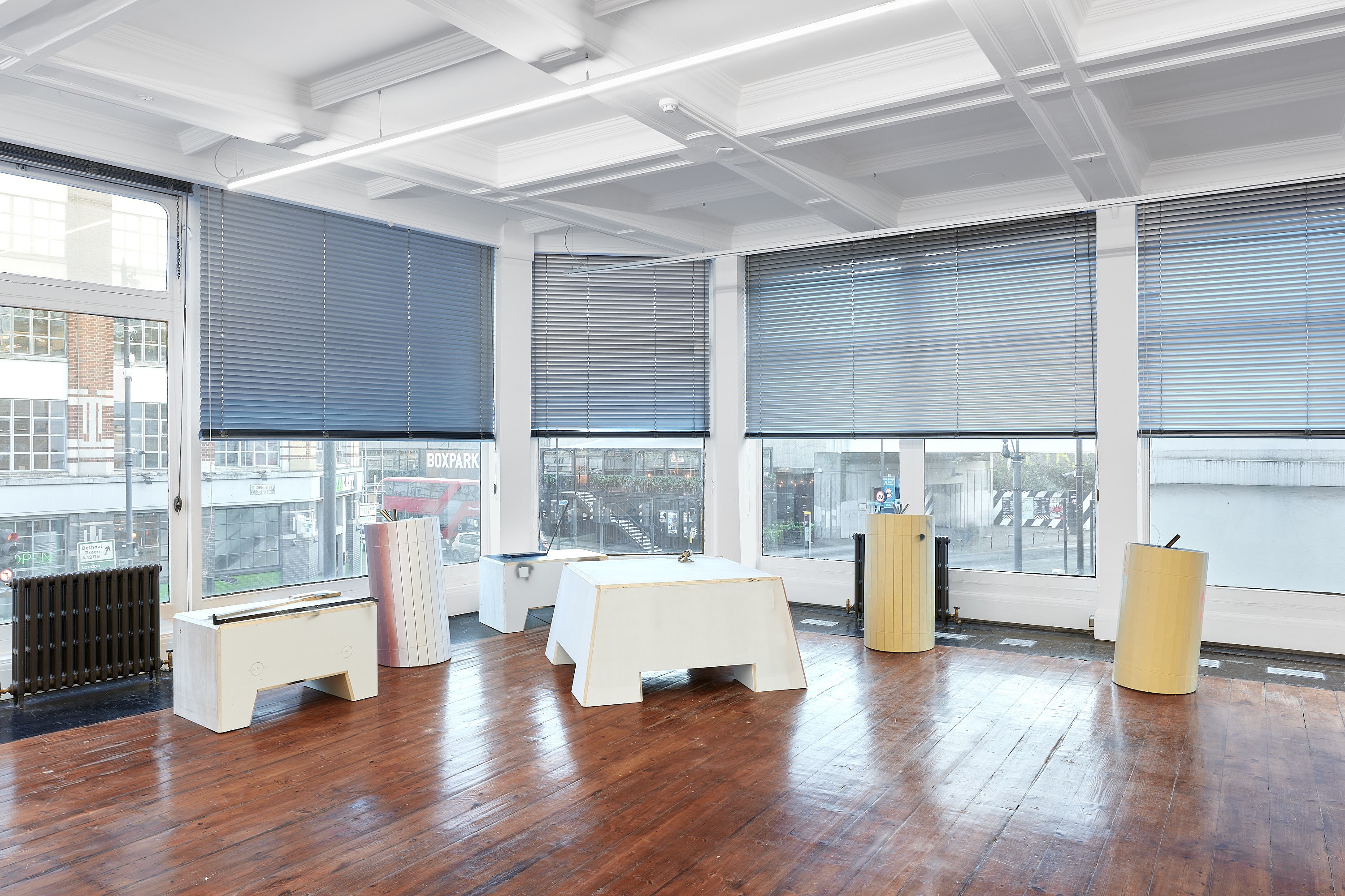 Manfred Pernice, Megan Plunkett, >anticorpo< at Emalin, photo 2