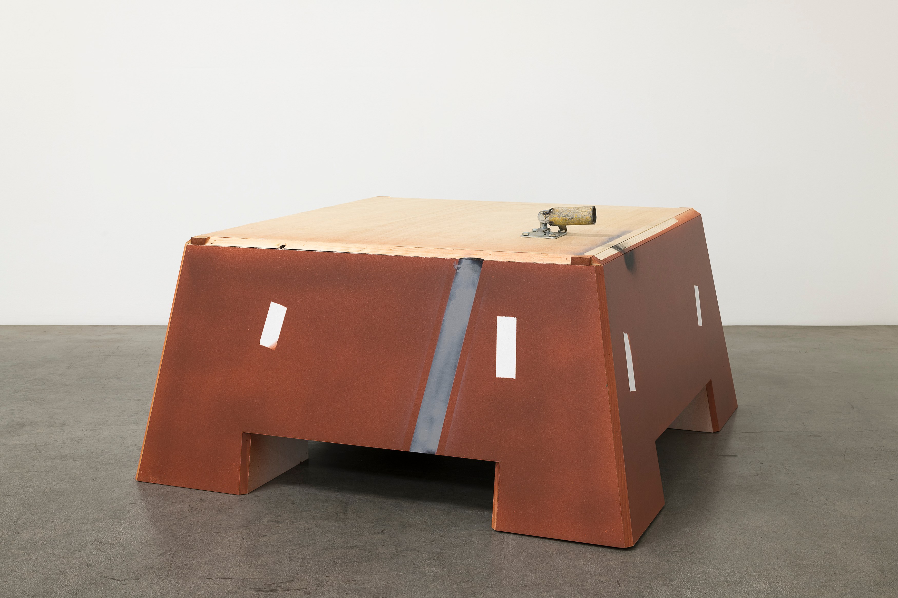 Manfred Pernice, Megan Plunkett, >anticorpo< at Emalin, photo 12