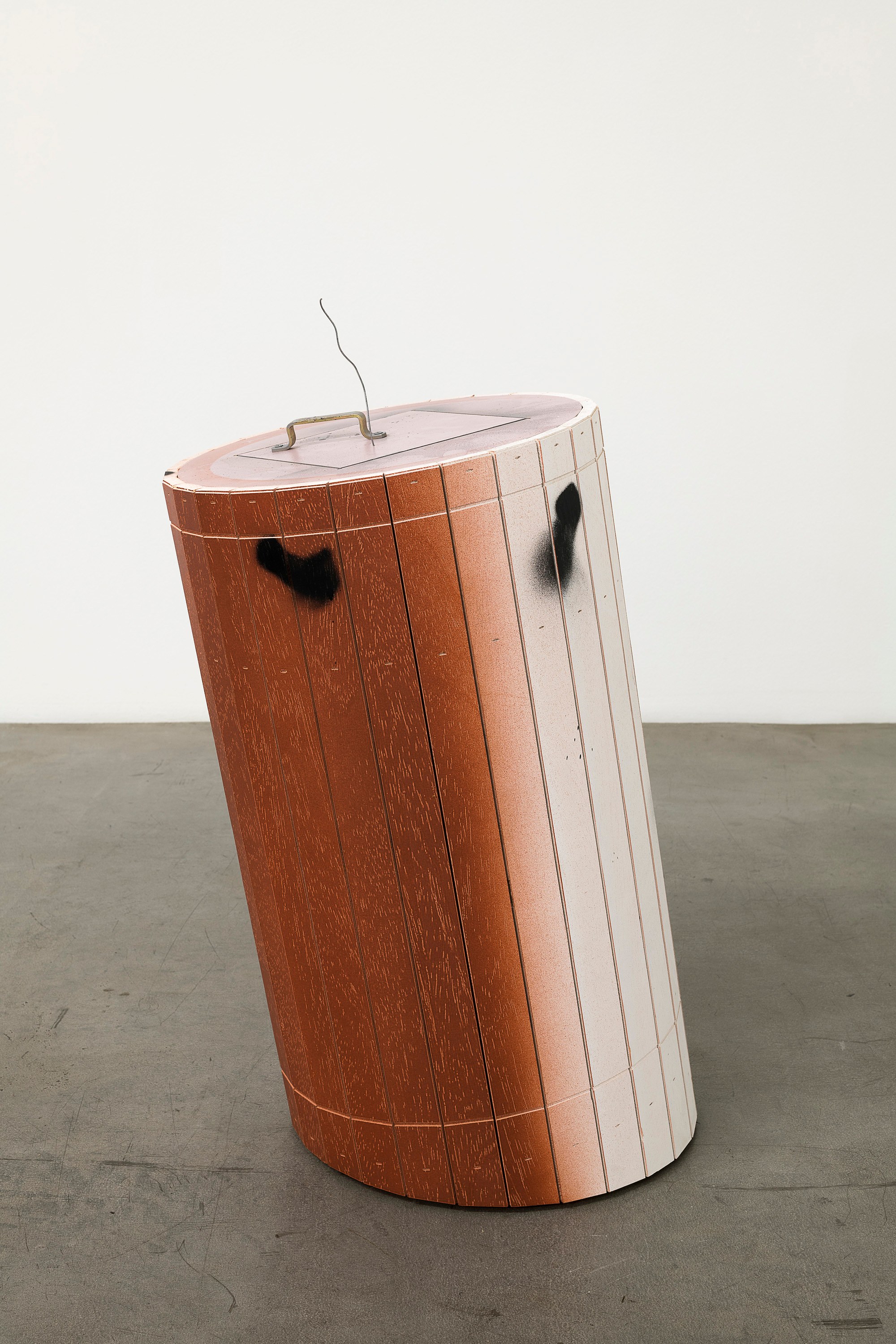 Manfred Pernice, Megan Plunkett, >anticorpo< at Emalin, photo 21