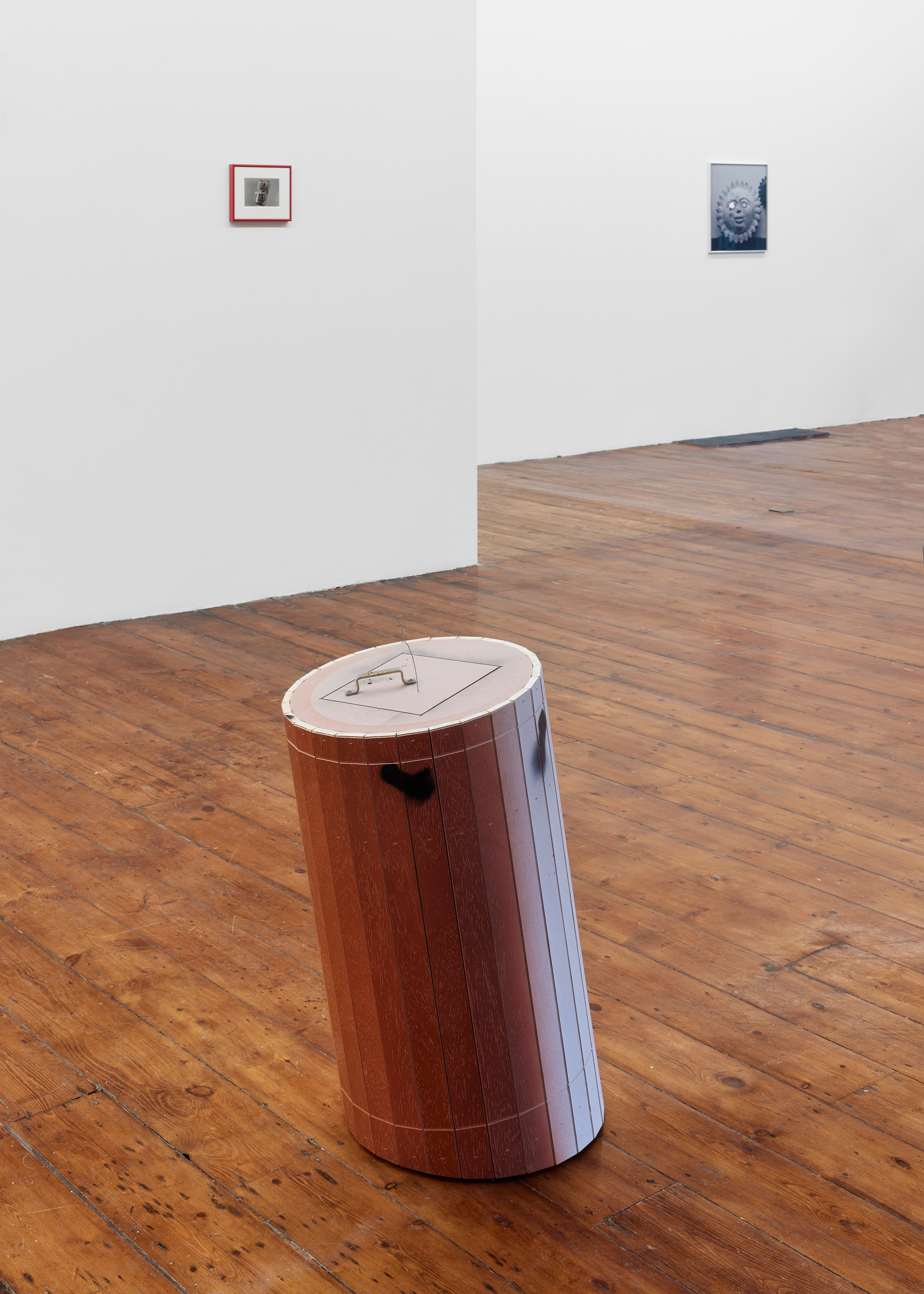 Manfred Pernice, Megan Plunkett, >anticorpo< at Emalin, photo 20