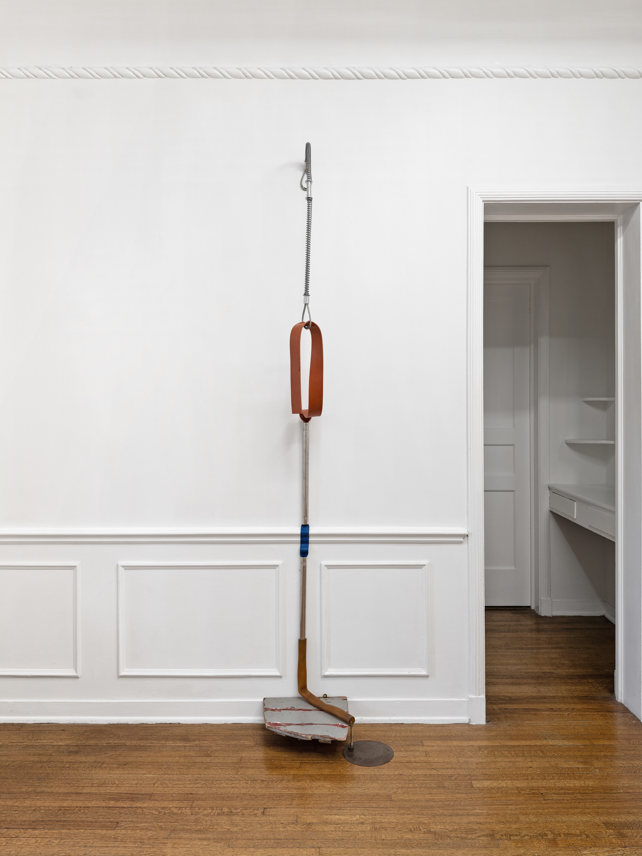 Z. Susskind, Two Leaks at Castle, photo 3