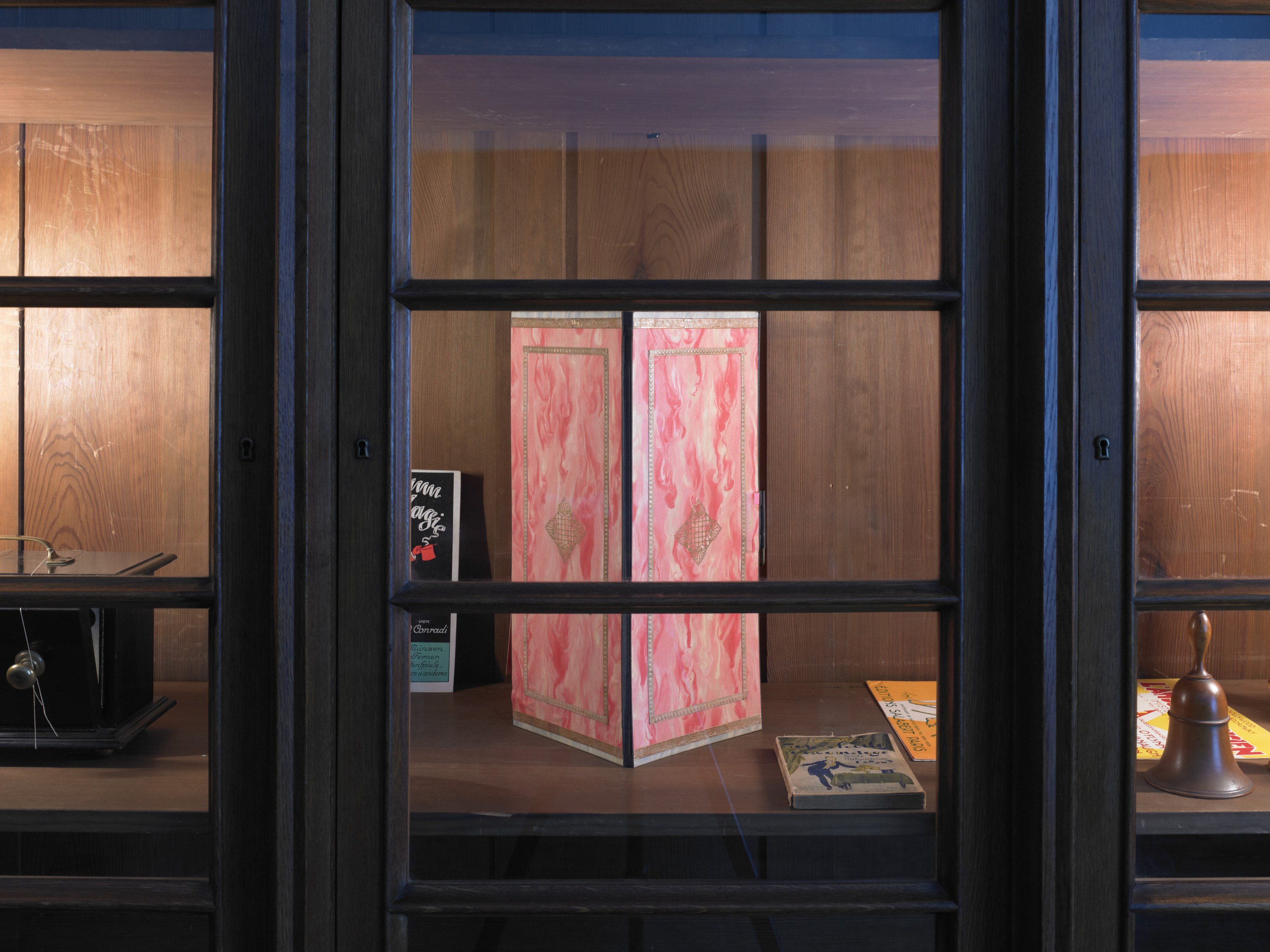 The Big Inexplicable Paravent Illusion, The Big Inexplicable Paravent Illusion at Isabella Bortolozzi, photo 2