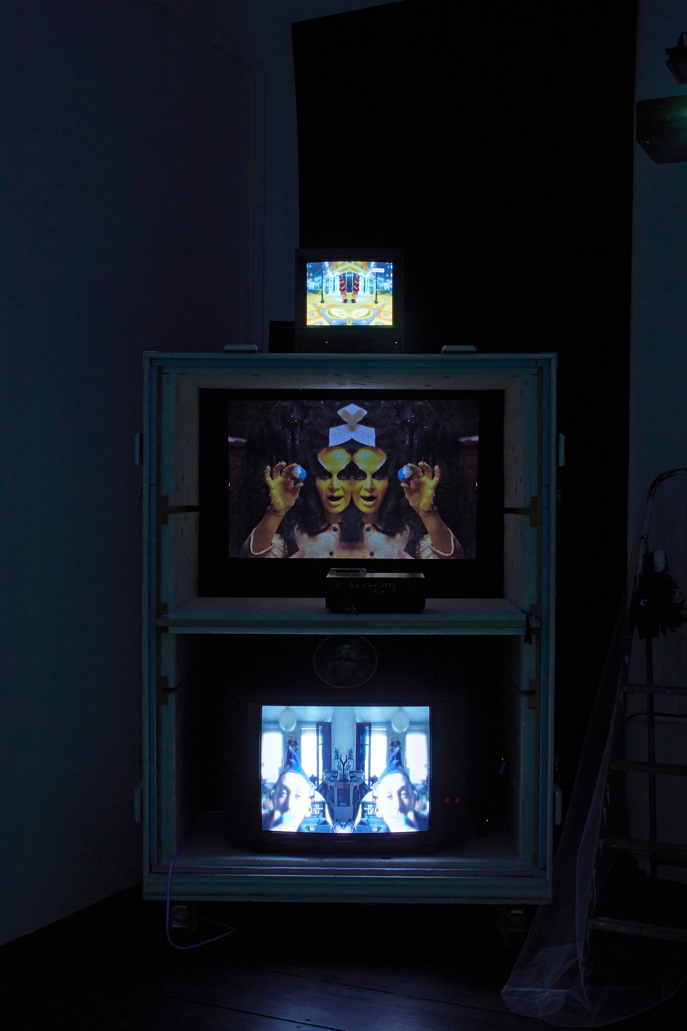 Danny McDonald, The Beads (That Bought Manhattan) at Isabella Bortolozzi, photo 12