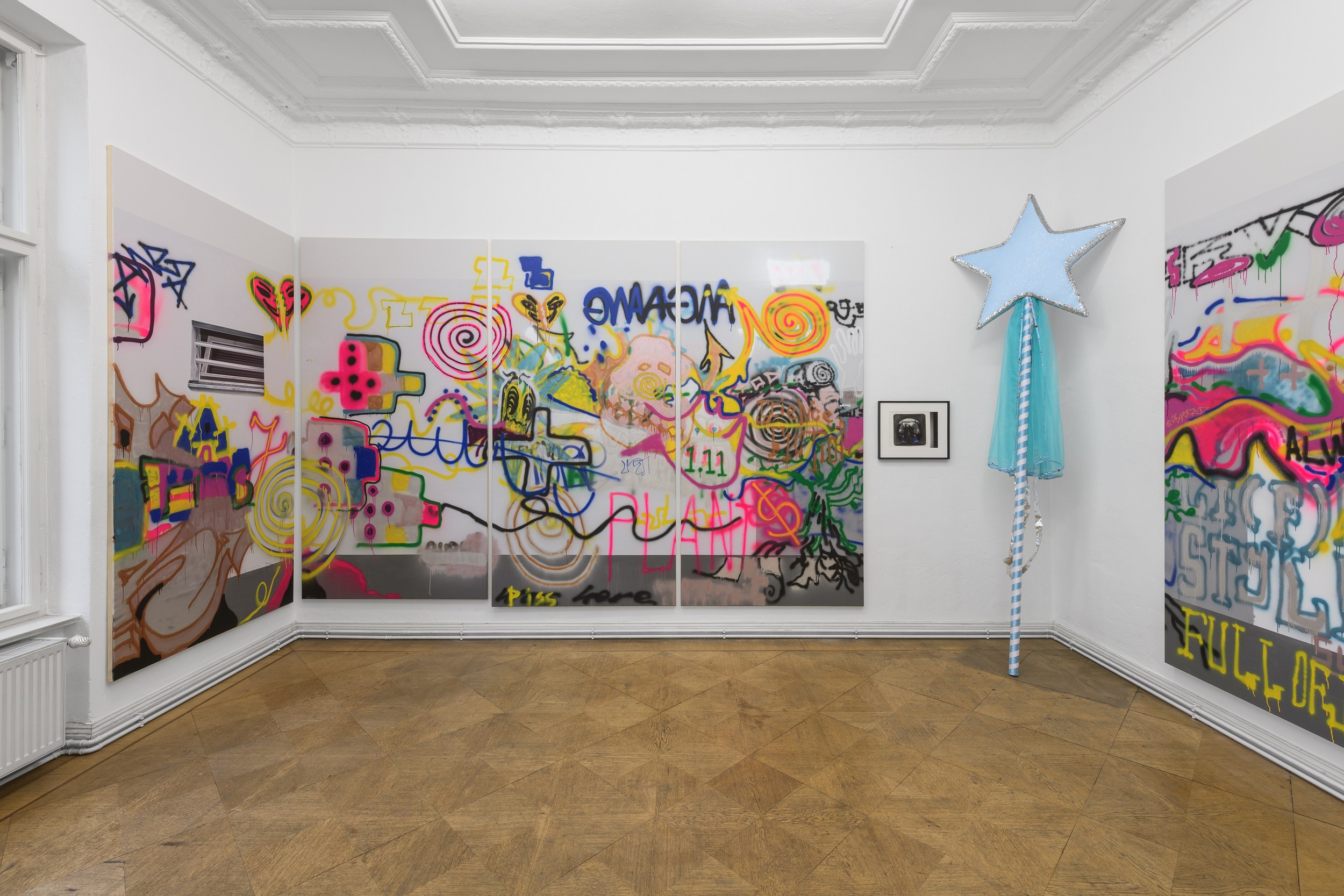 Angharad Williams, Berlin Straße at Schiefe Zähne, photo 9
