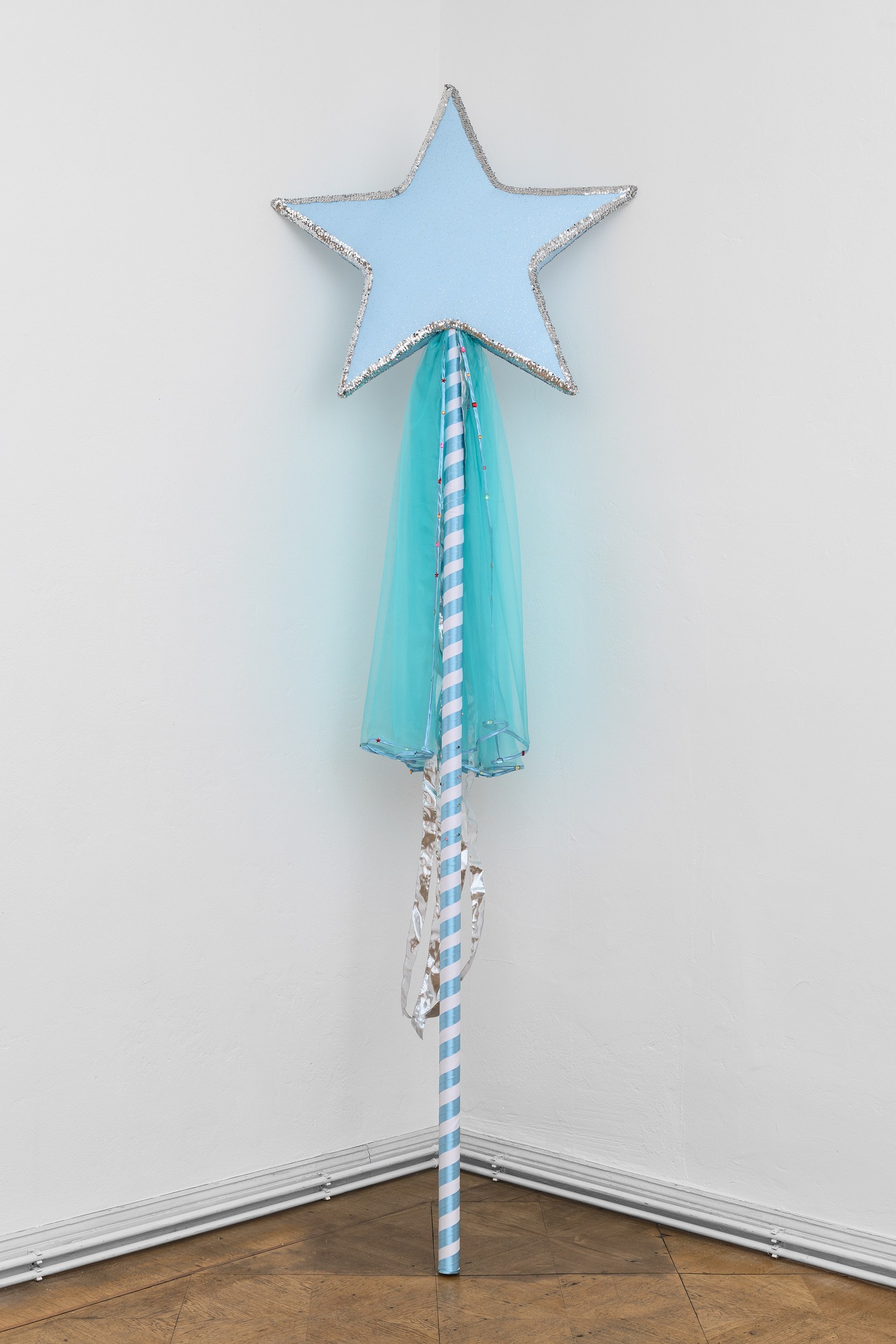 Angharad Williams, Berlin Straße at Schiefe Zähne, photo 8