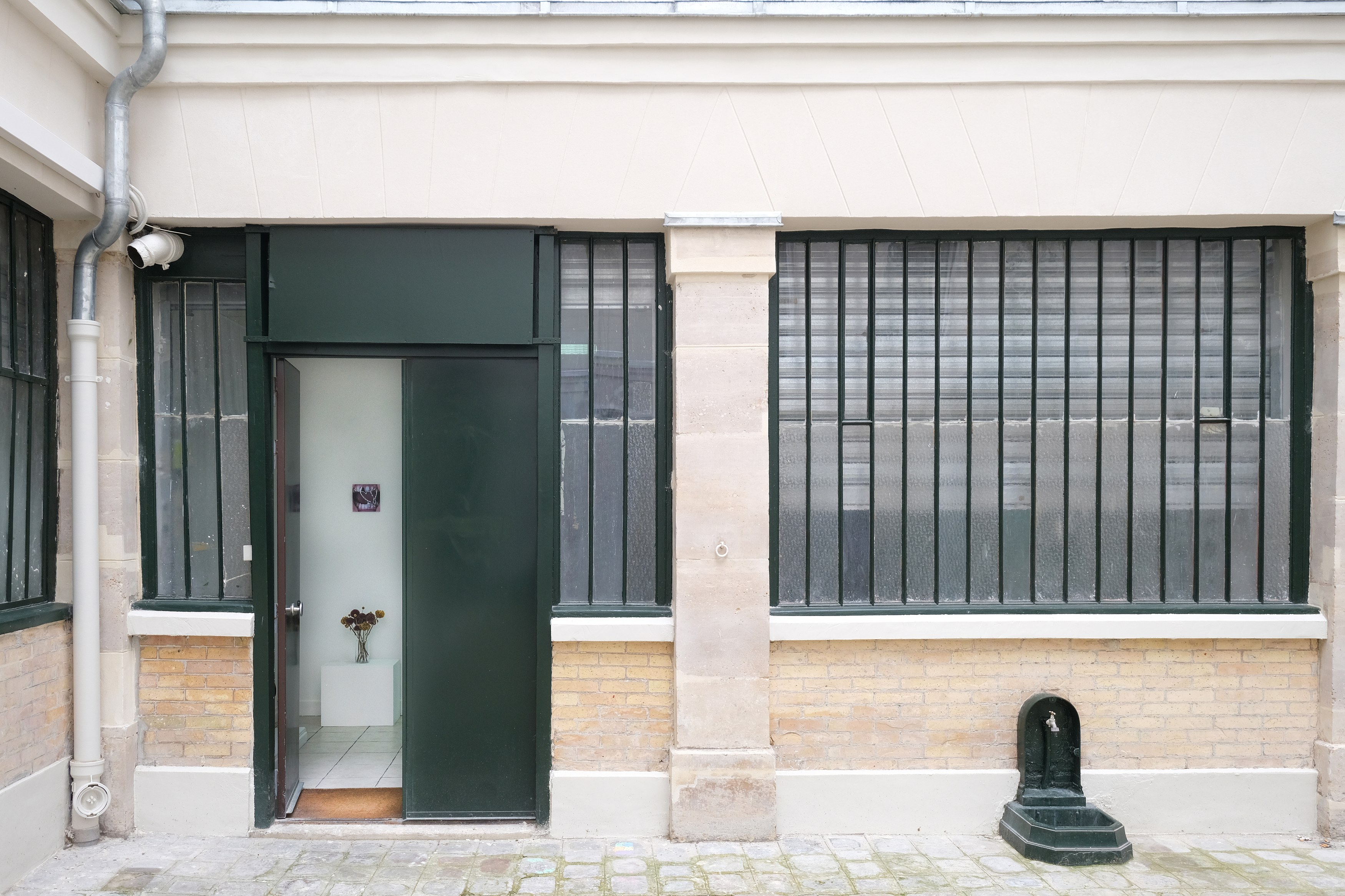 Juanita Care, VIOLENCE STARTS IN THE MOUTH at Goswell Road, photo 16