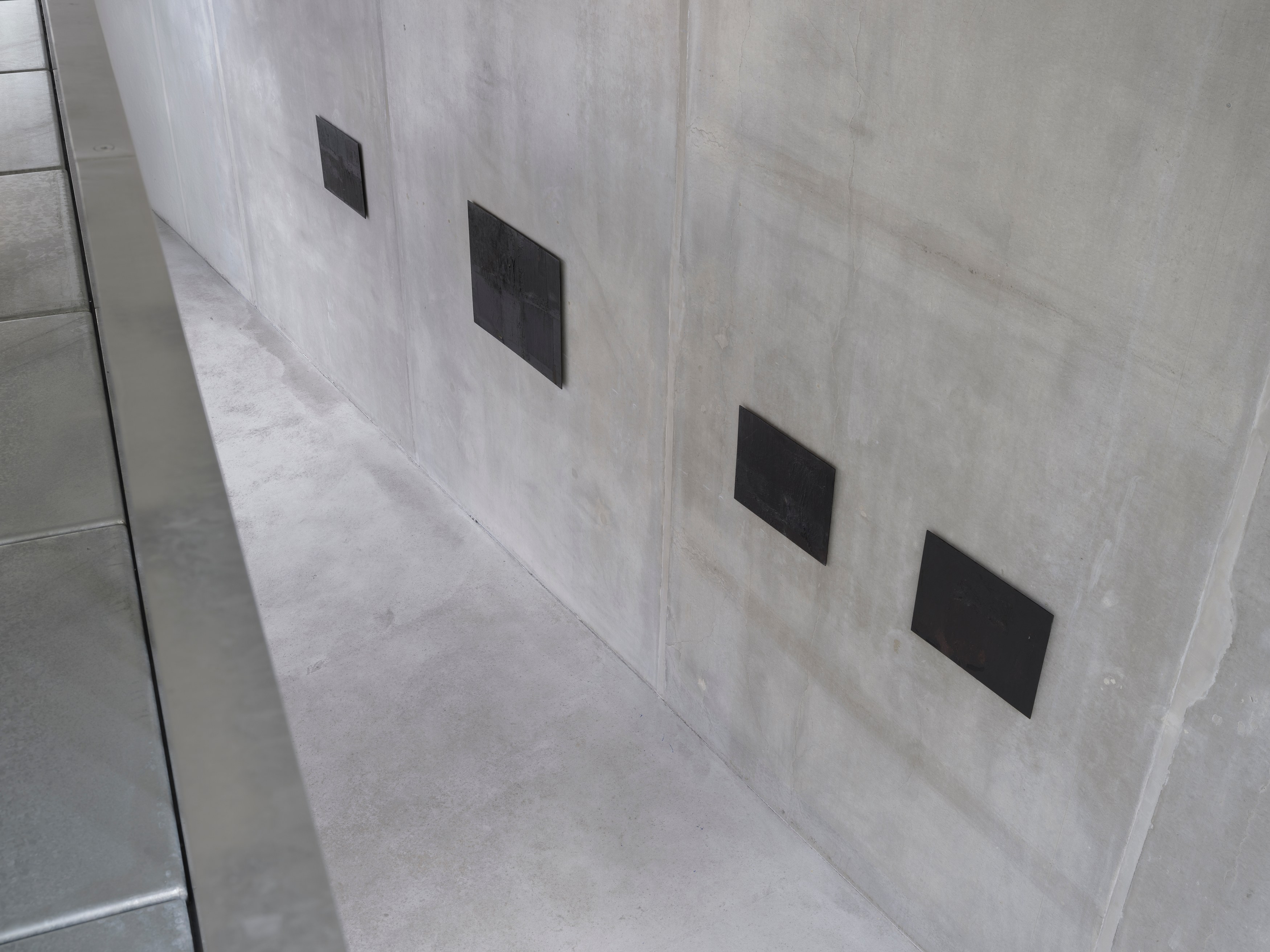 Tess Wei, two in a lake at Galerie Molitor, photo 7