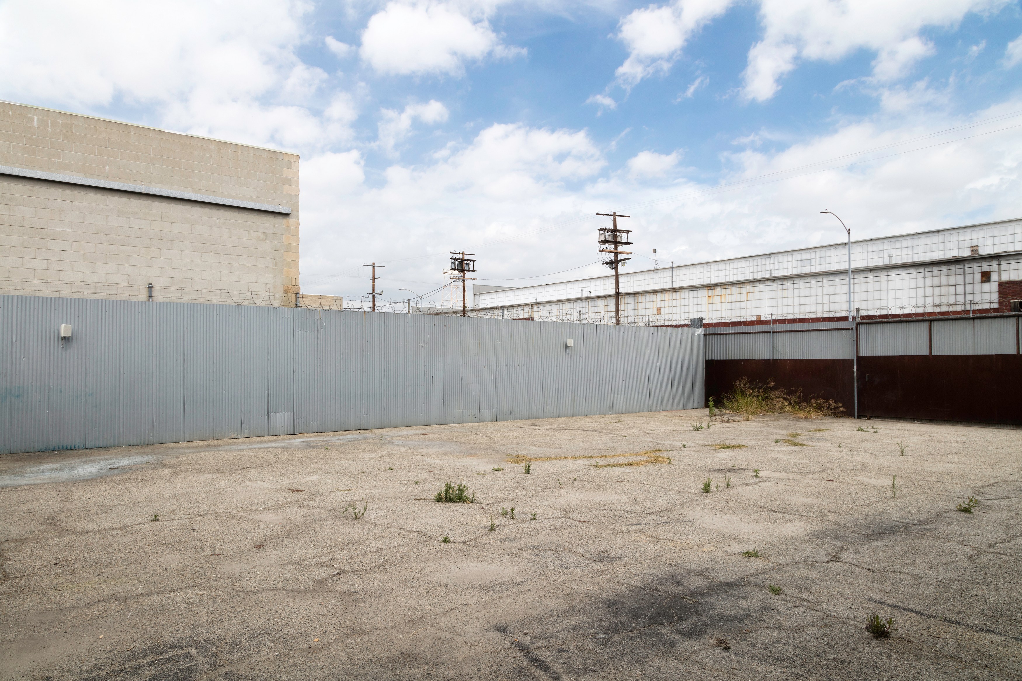 Lutz Bacher, Magic Mountain at 356 Mission, photo 16