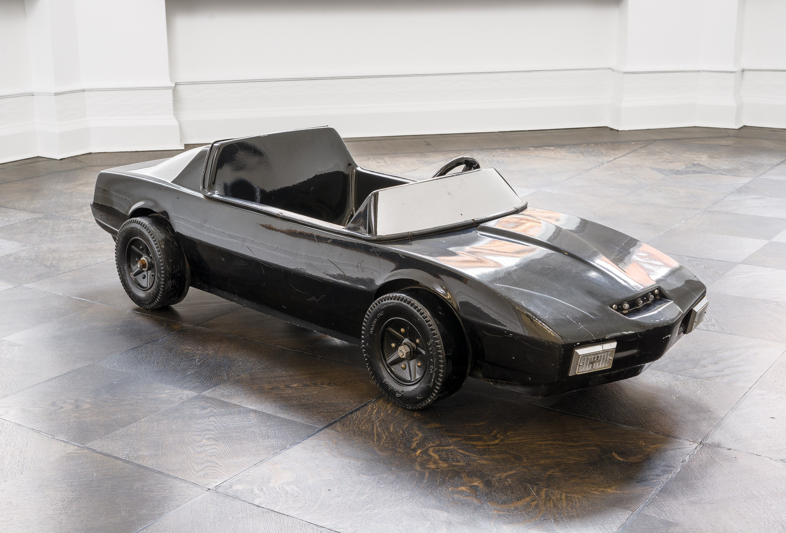 Lutz Bacher, Divine Transportation at Galerie Buchholz, Berlin, photo 11
