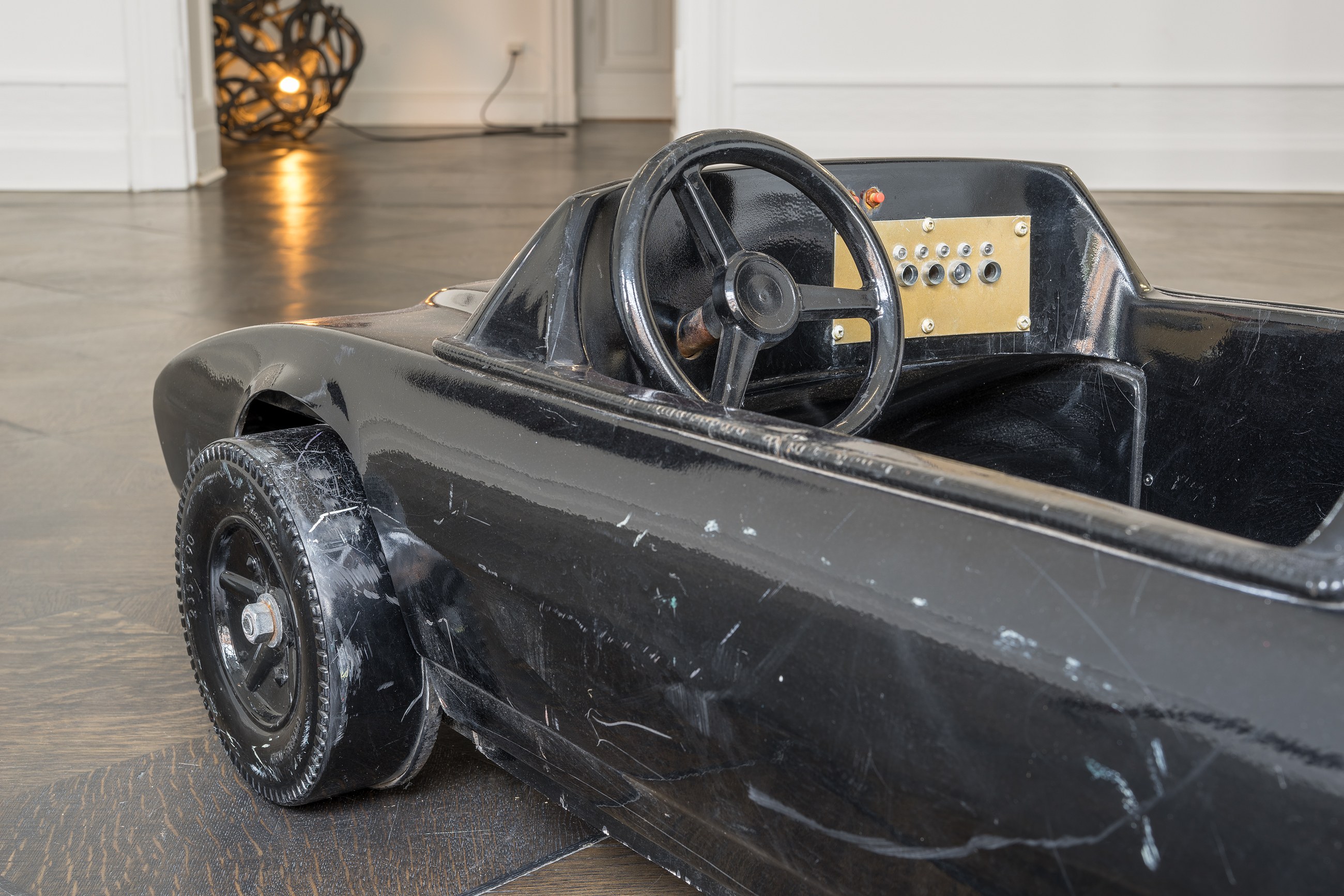 Lutz Bacher, Divine Transportation at Galerie Buchholz, Berlin, photo 12