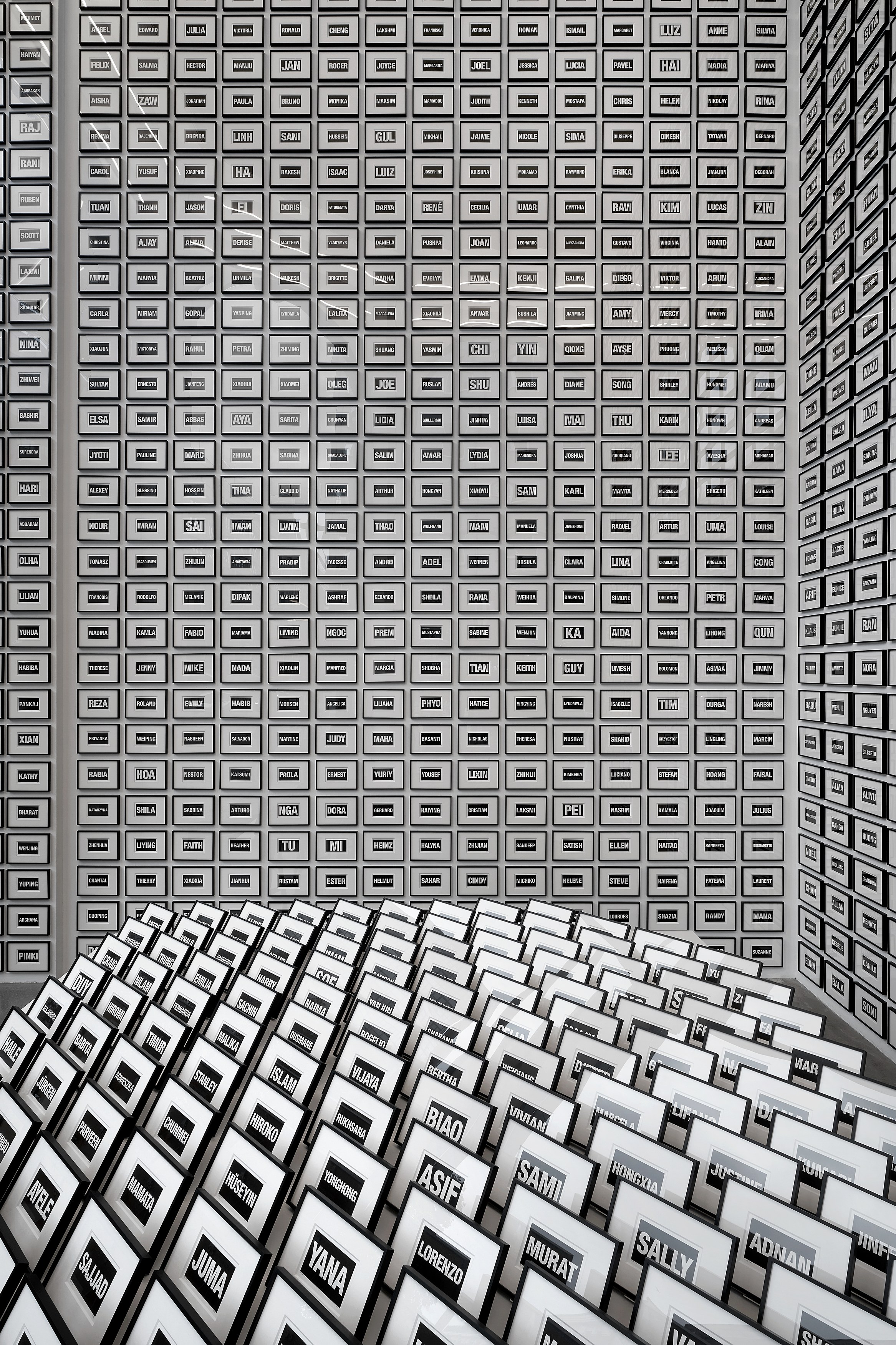 Allan McCollum, The World: A Moment In Time at Galerie Thomas Schulte, photo 6