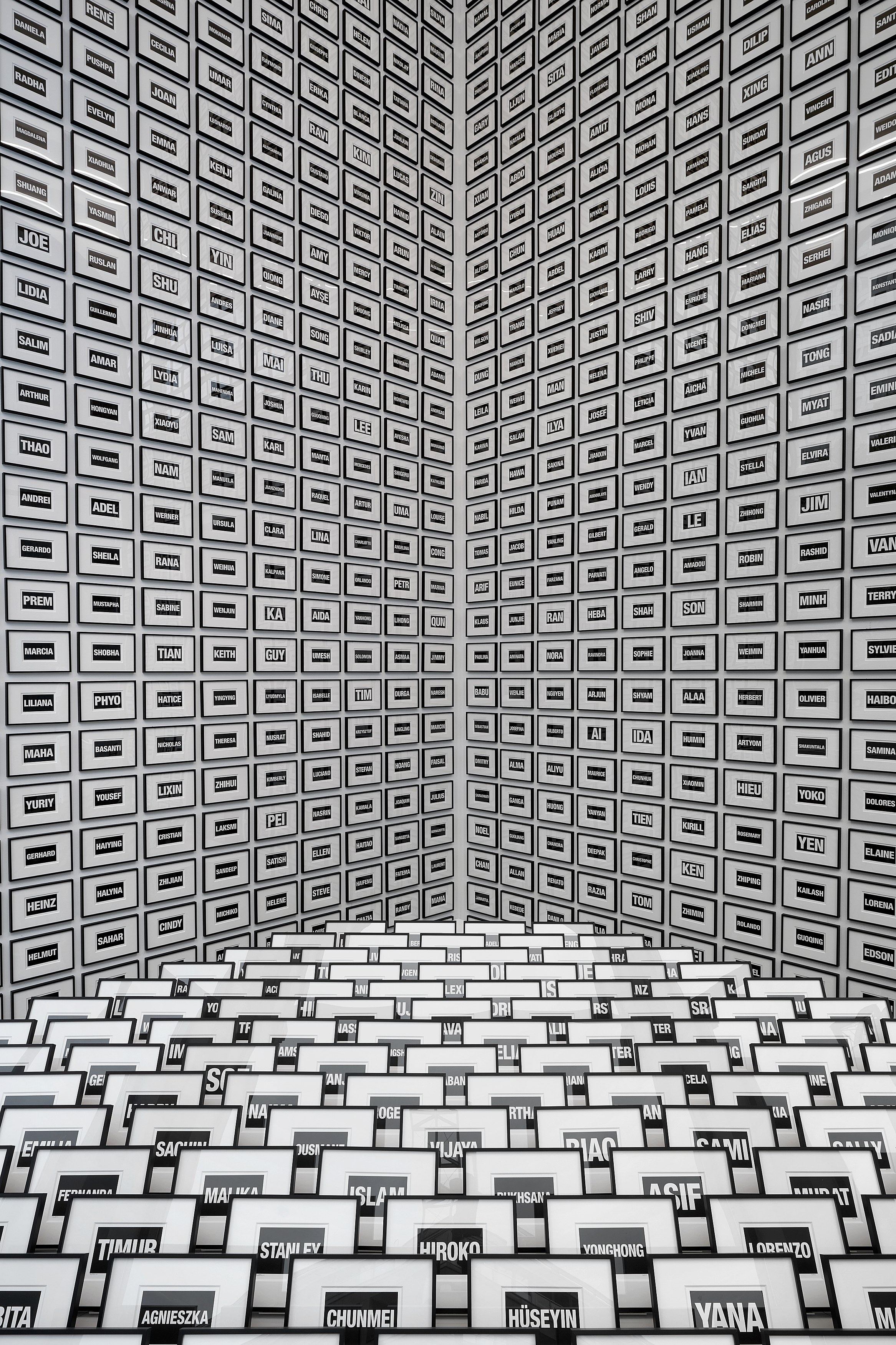 Allan McCollum, The World: A Moment In Time at Galerie Thomas Schulte, photo 5