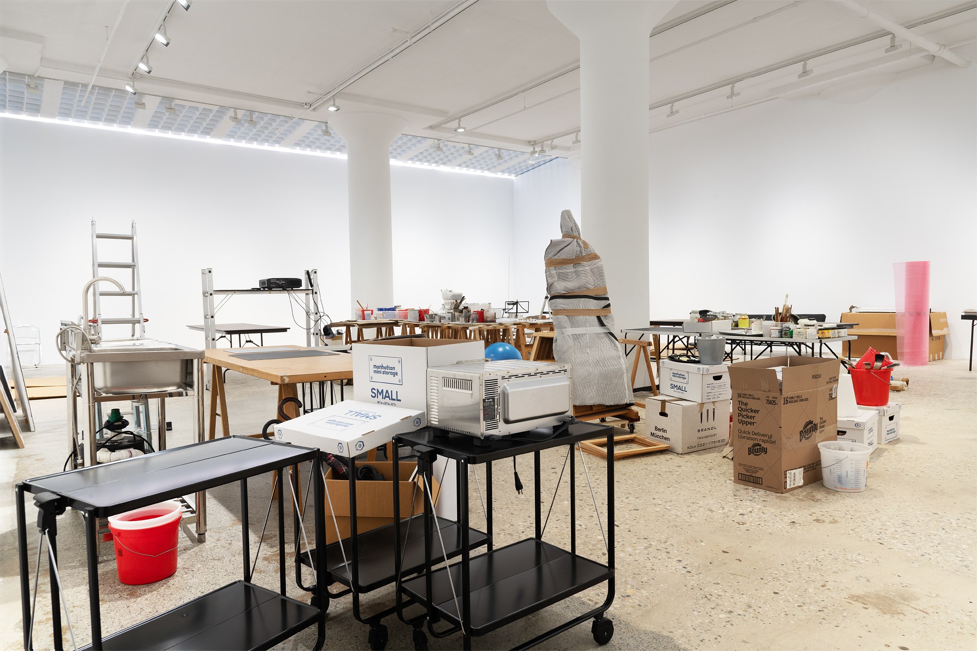 Michael Krebber, Clearance at Greene Naftali, photo 2