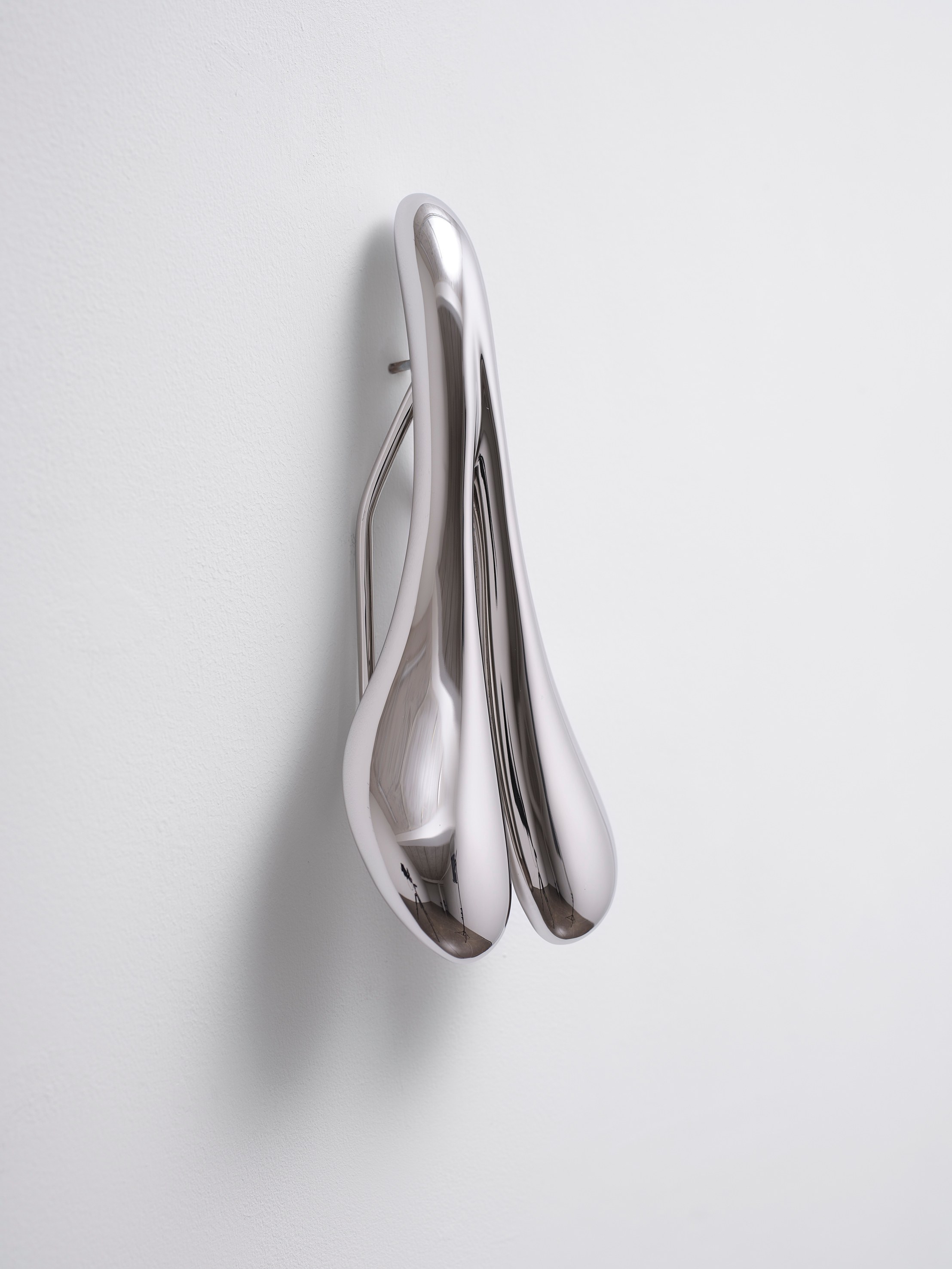Alexandra Bircken, Gebrochenes Pferd at Museum St, photo 6