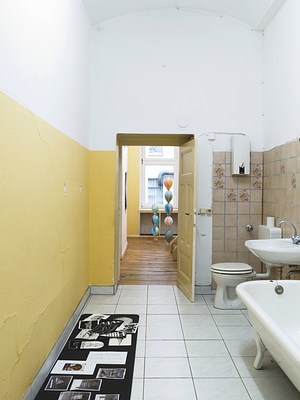 Image 10 of 32