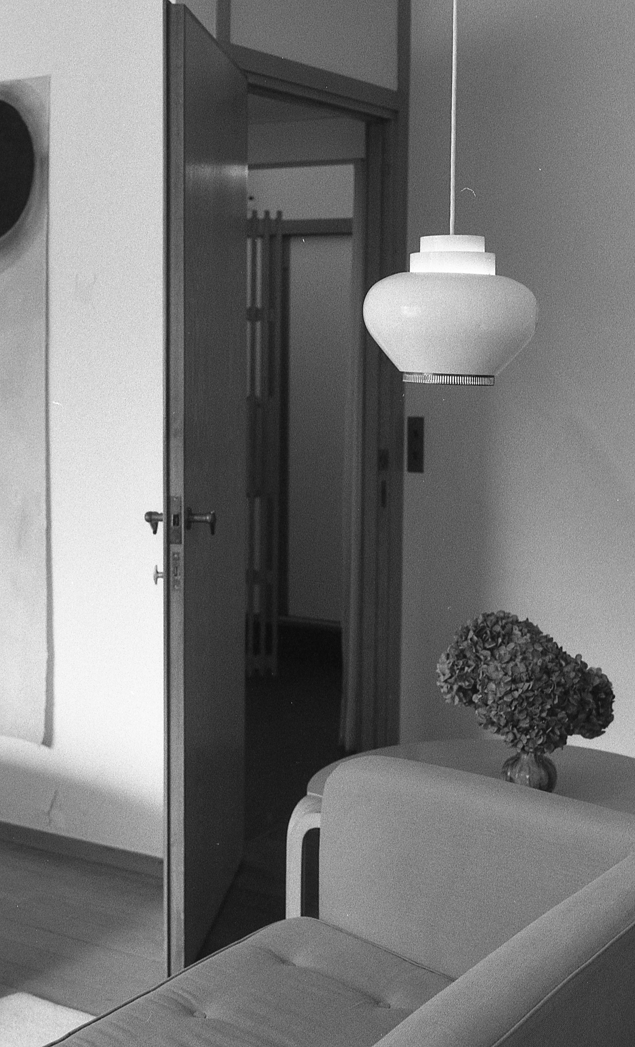 Charlotte Moth, Dim glows at Marcelle Alix, photo 39
