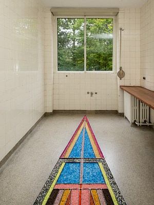 Image 19 of 27