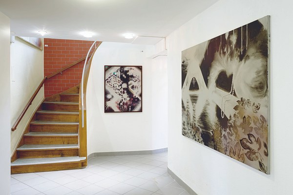 Image 3 of 32