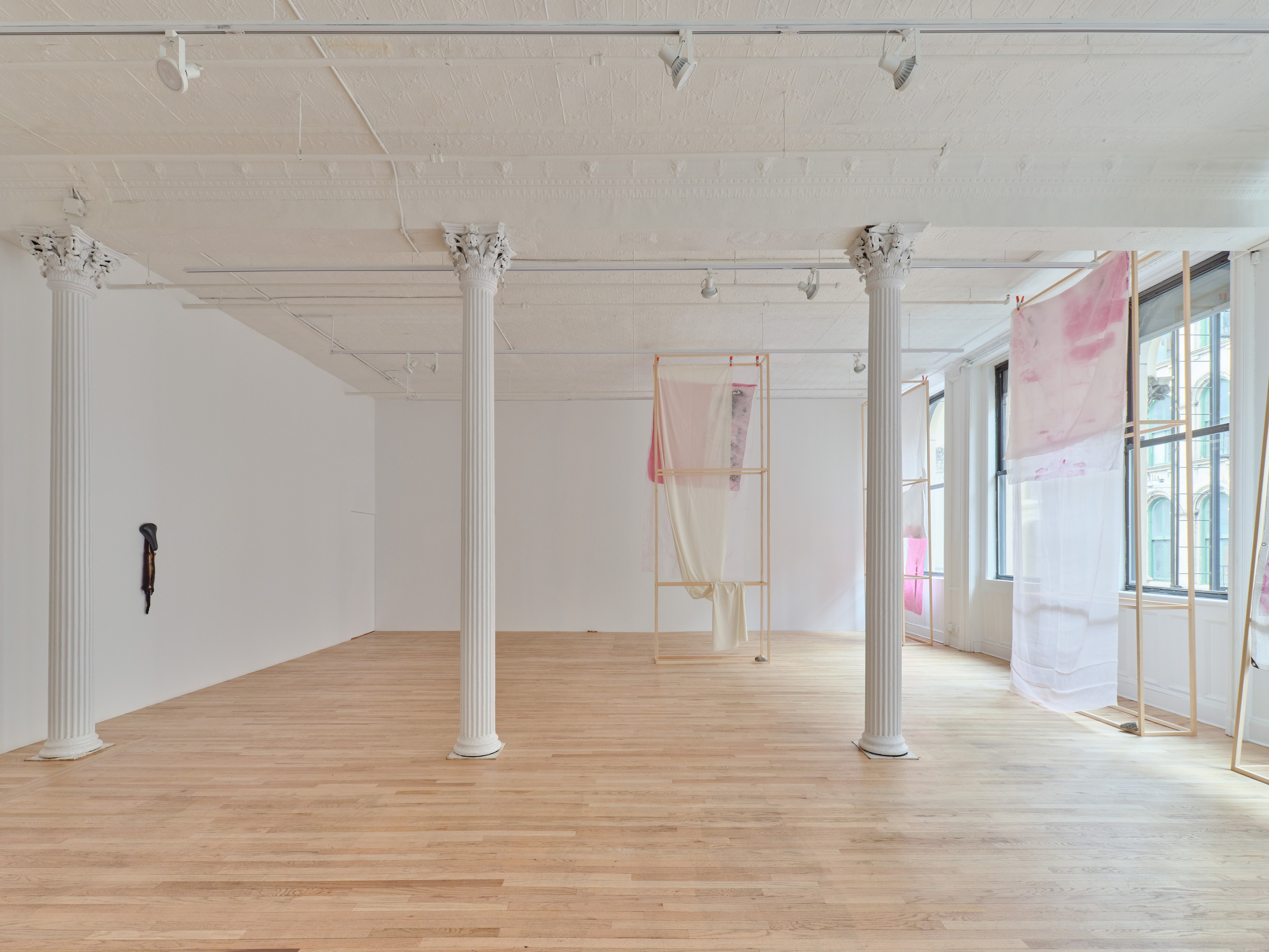 Duane Linklater, Dressing at Bortolami, photo 3