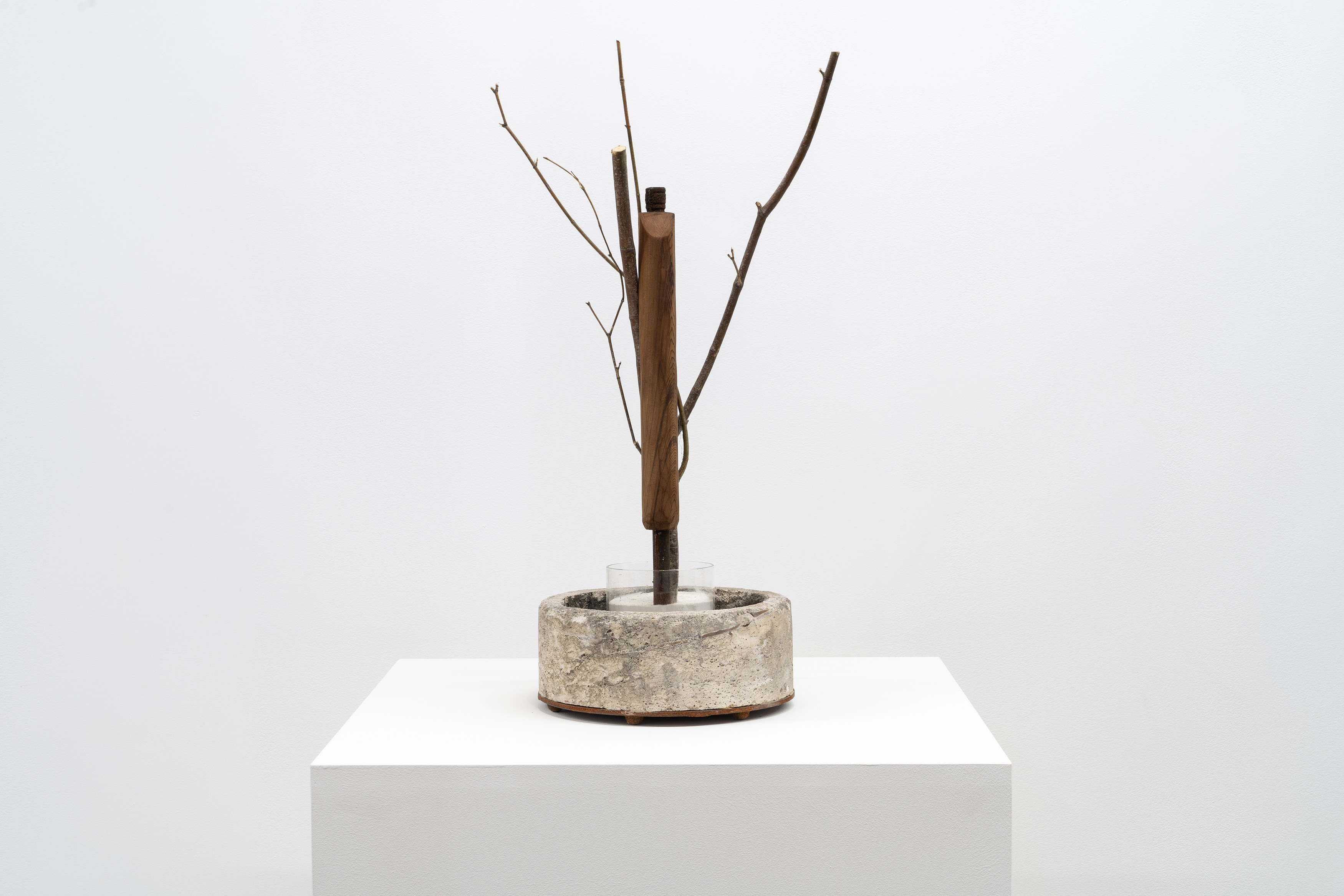 Oscar Tuazon, Written on Water at Galerie Chantal Crousel, photo 10