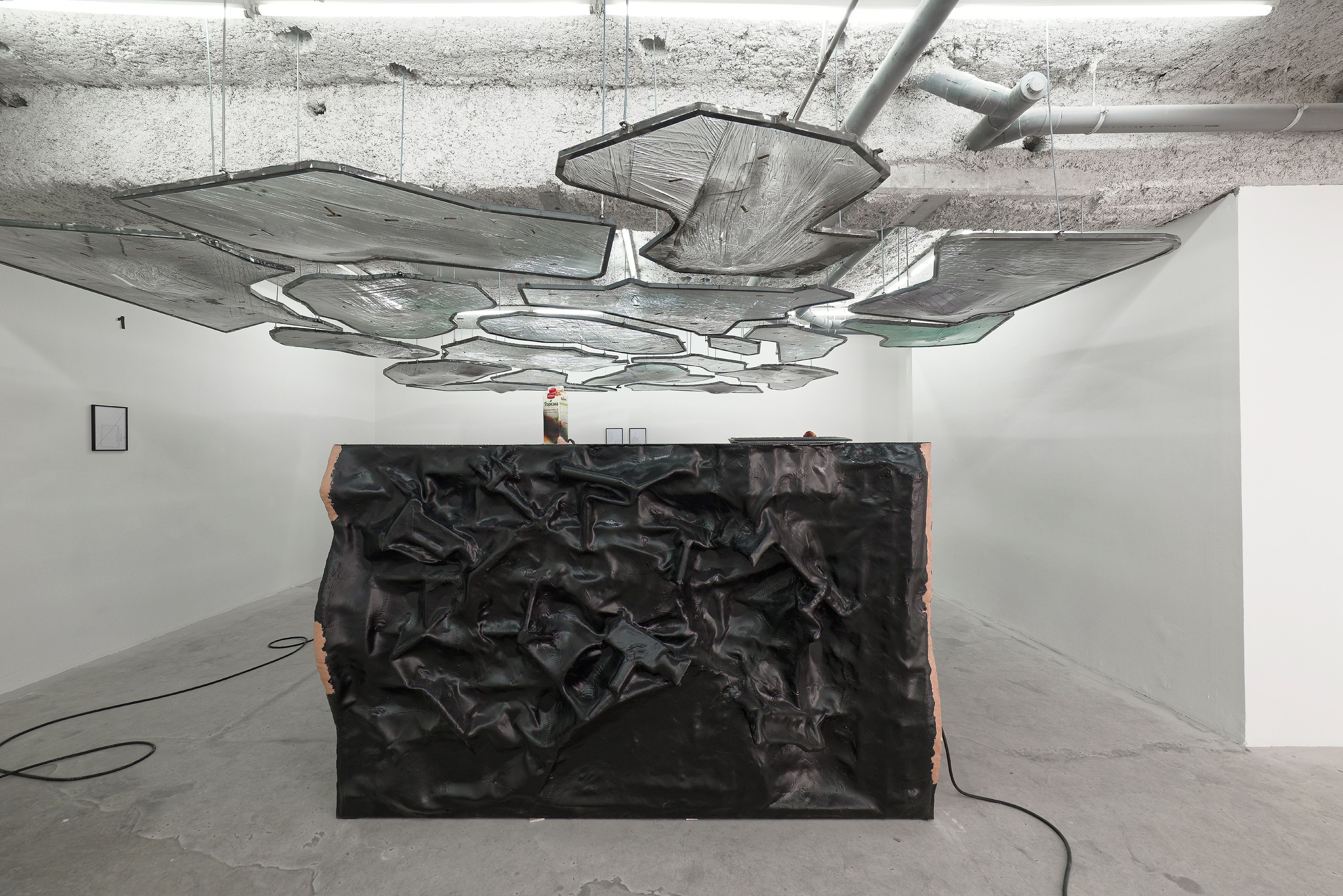 Neïl Beloufa, Neoliberal at Galerie Balice Hertling, photo 3
