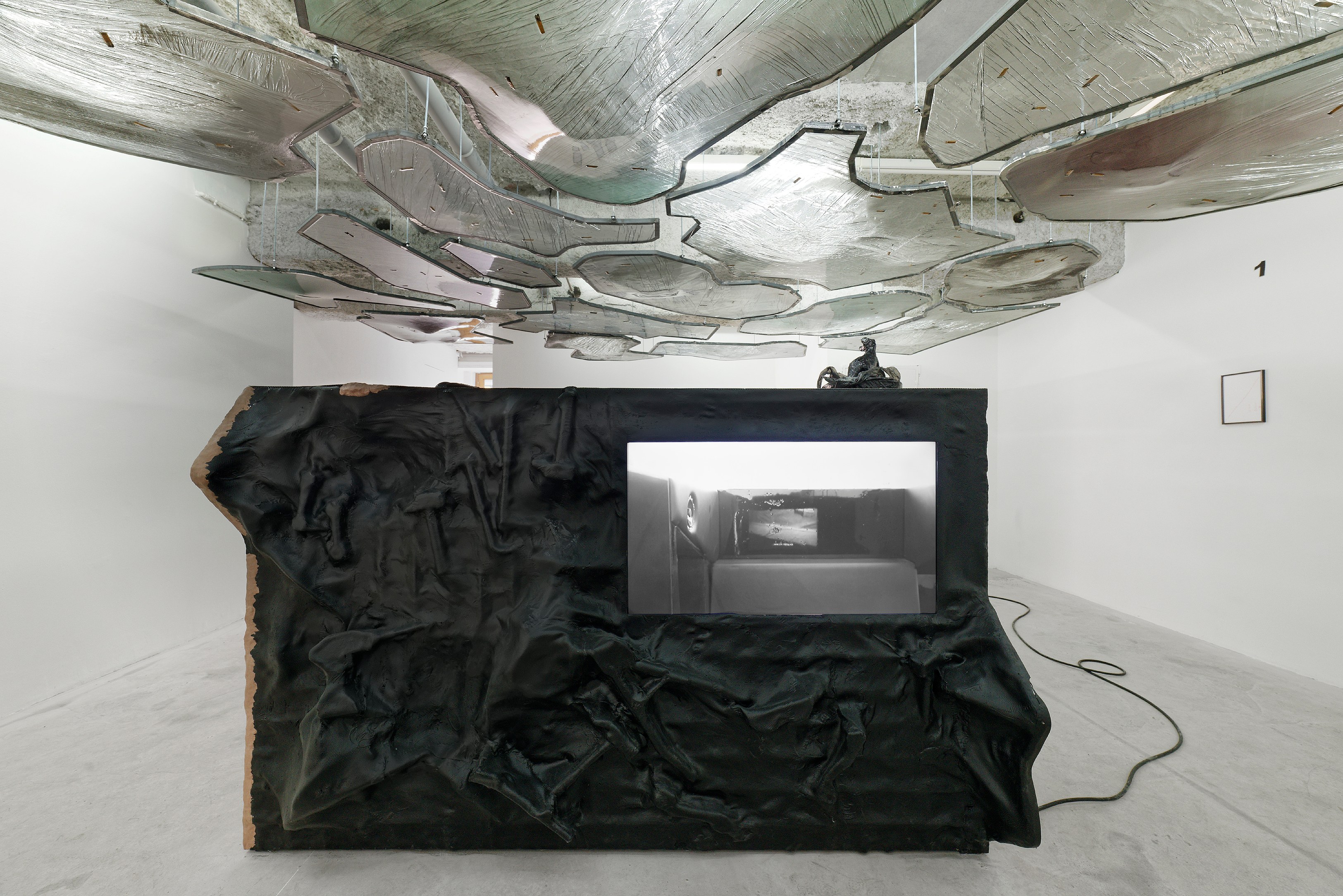 Neïl Beloufa, Neoliberal at Galerie Balice Hertling, photo 4