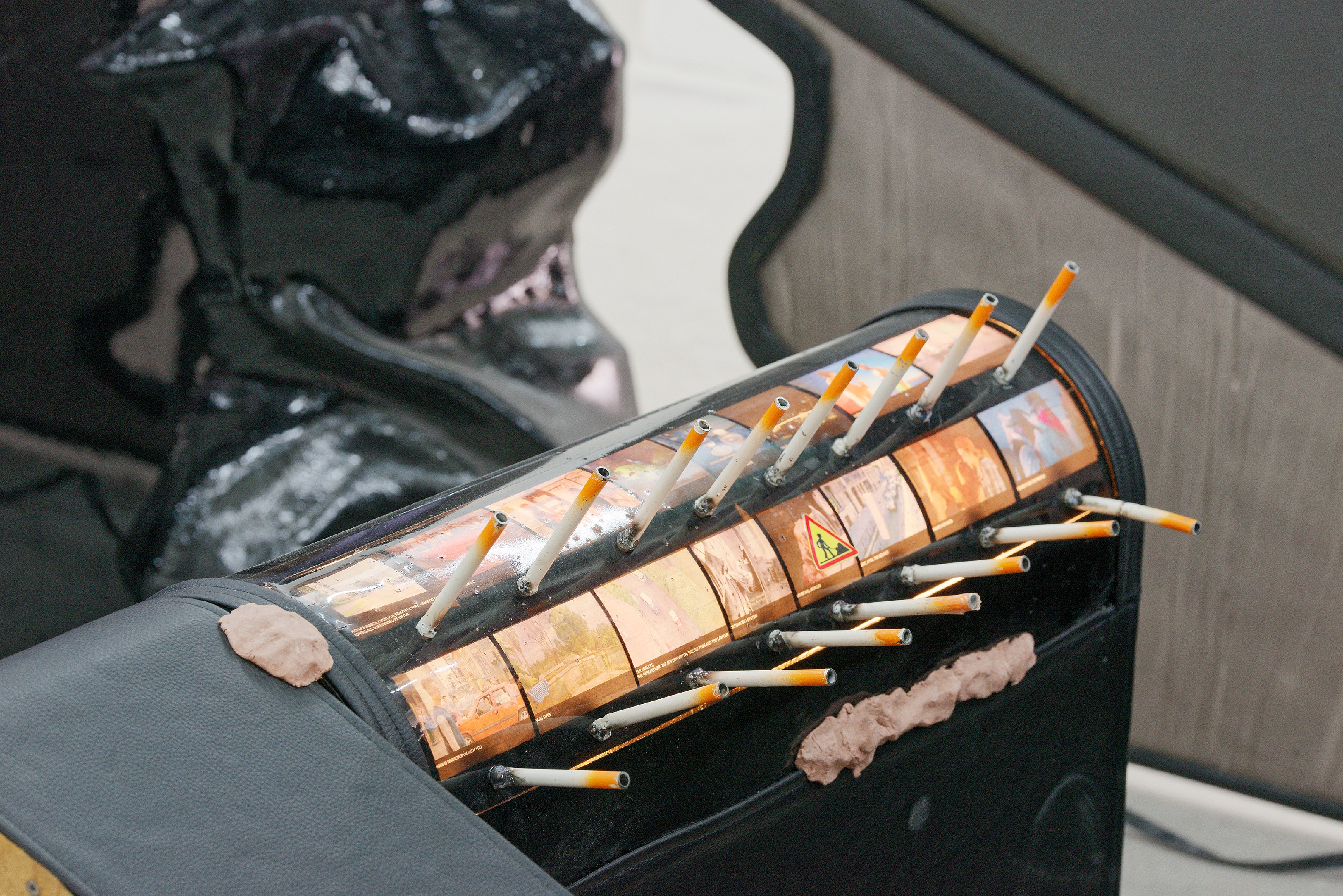 Neïl Beloufa, Neoliberal at Galerie Balice Hertling, photo 14