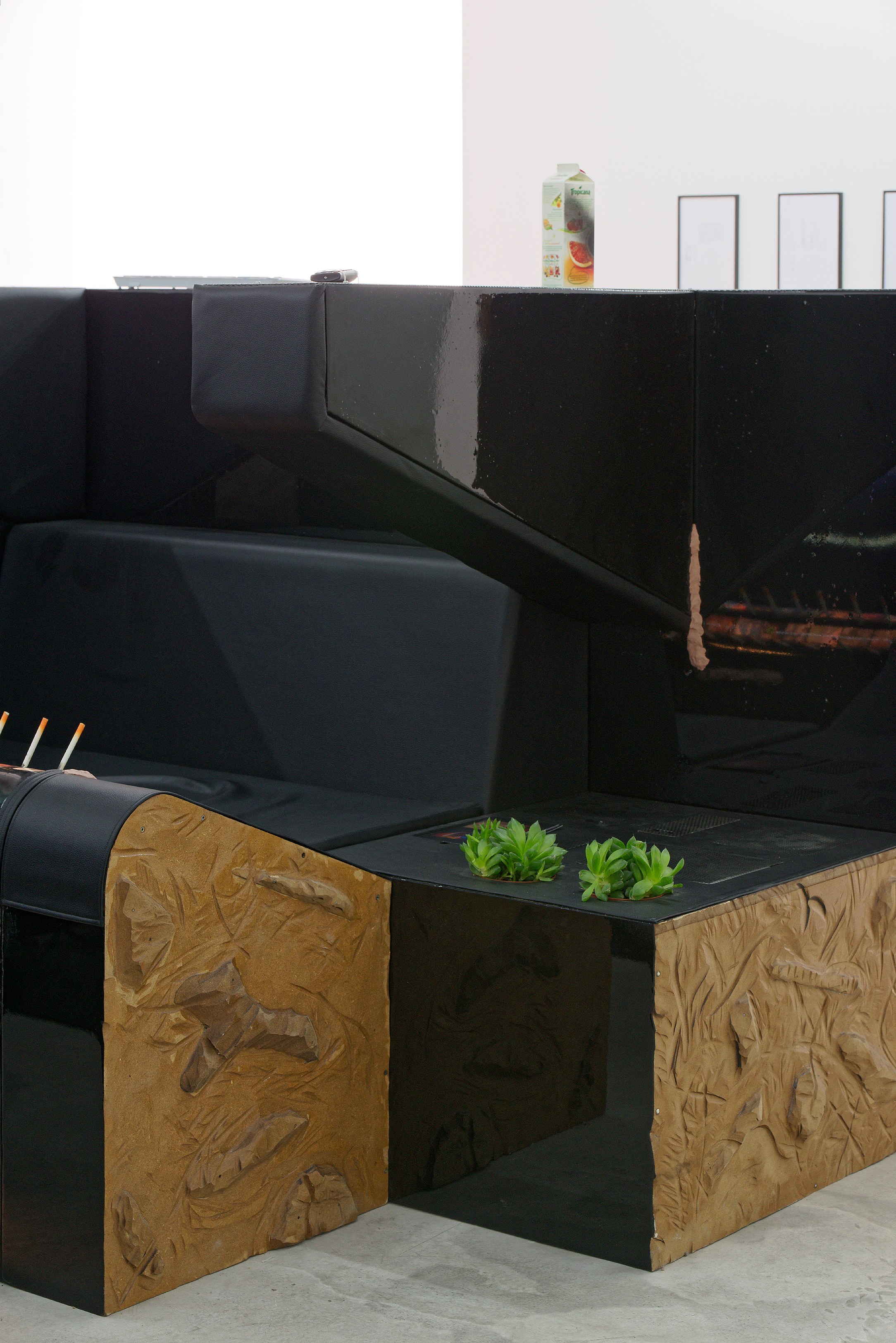 Neïl Beloufa, Neoliberal at Galerie Balice Hertling, photo 16
