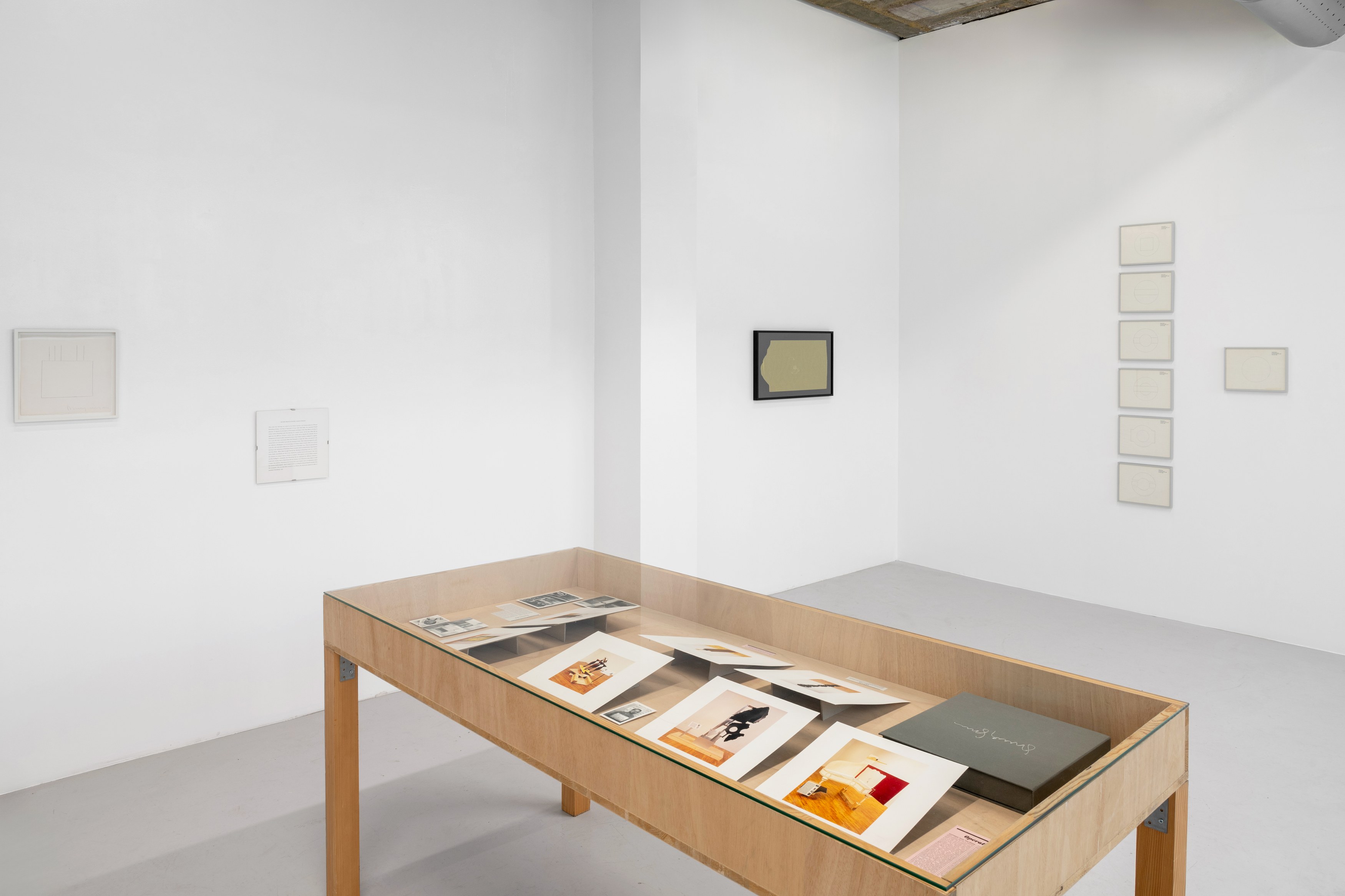 Ronald Jones, Clock in a Radio at Air de Paris, photo 11