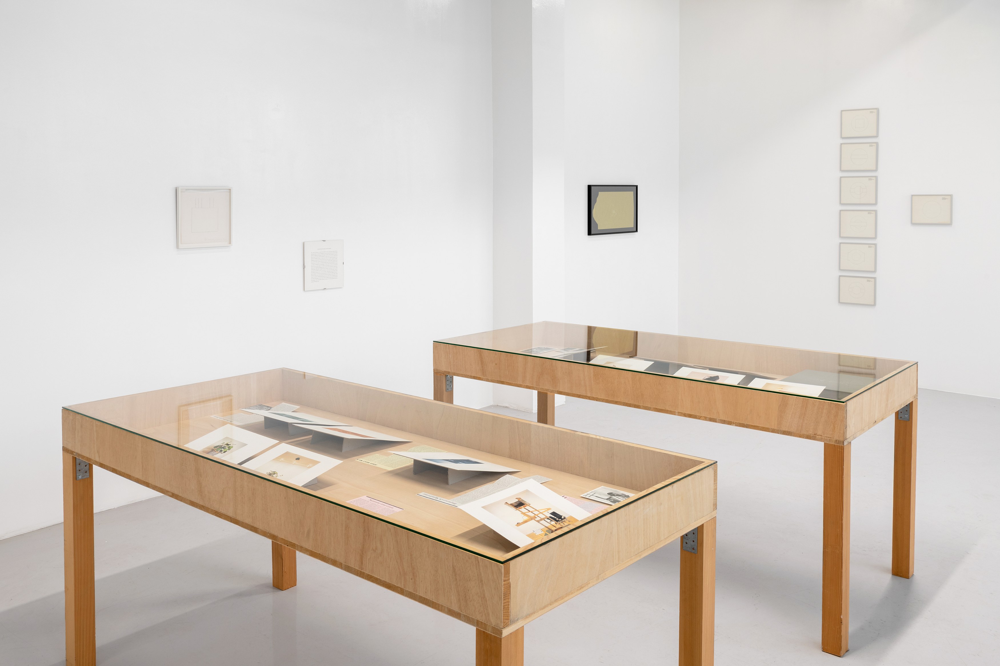 Ronald Jones, Clock in a Radio at Air de Paris, photo 10